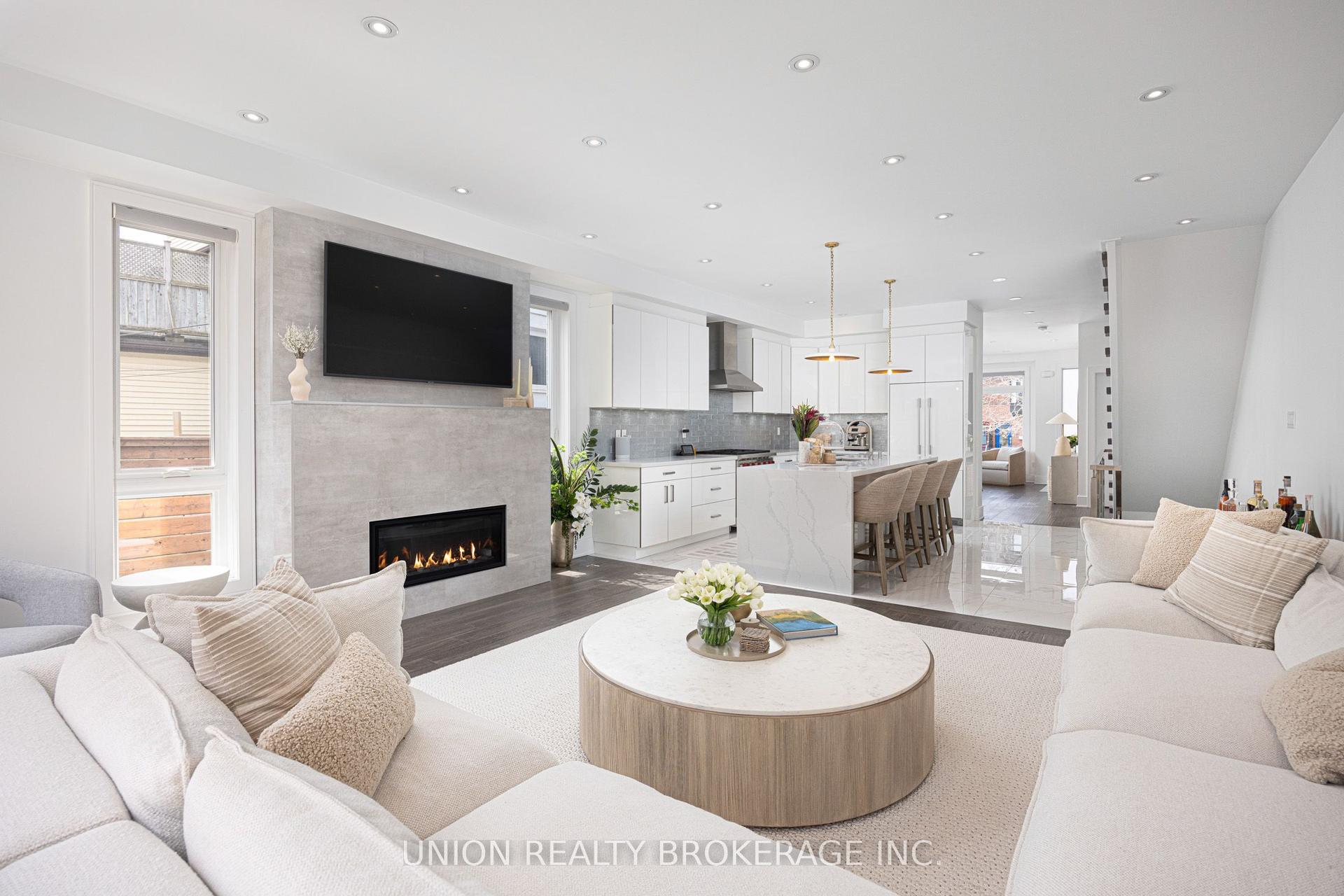 105 Kenilworth Avenue — photo 1