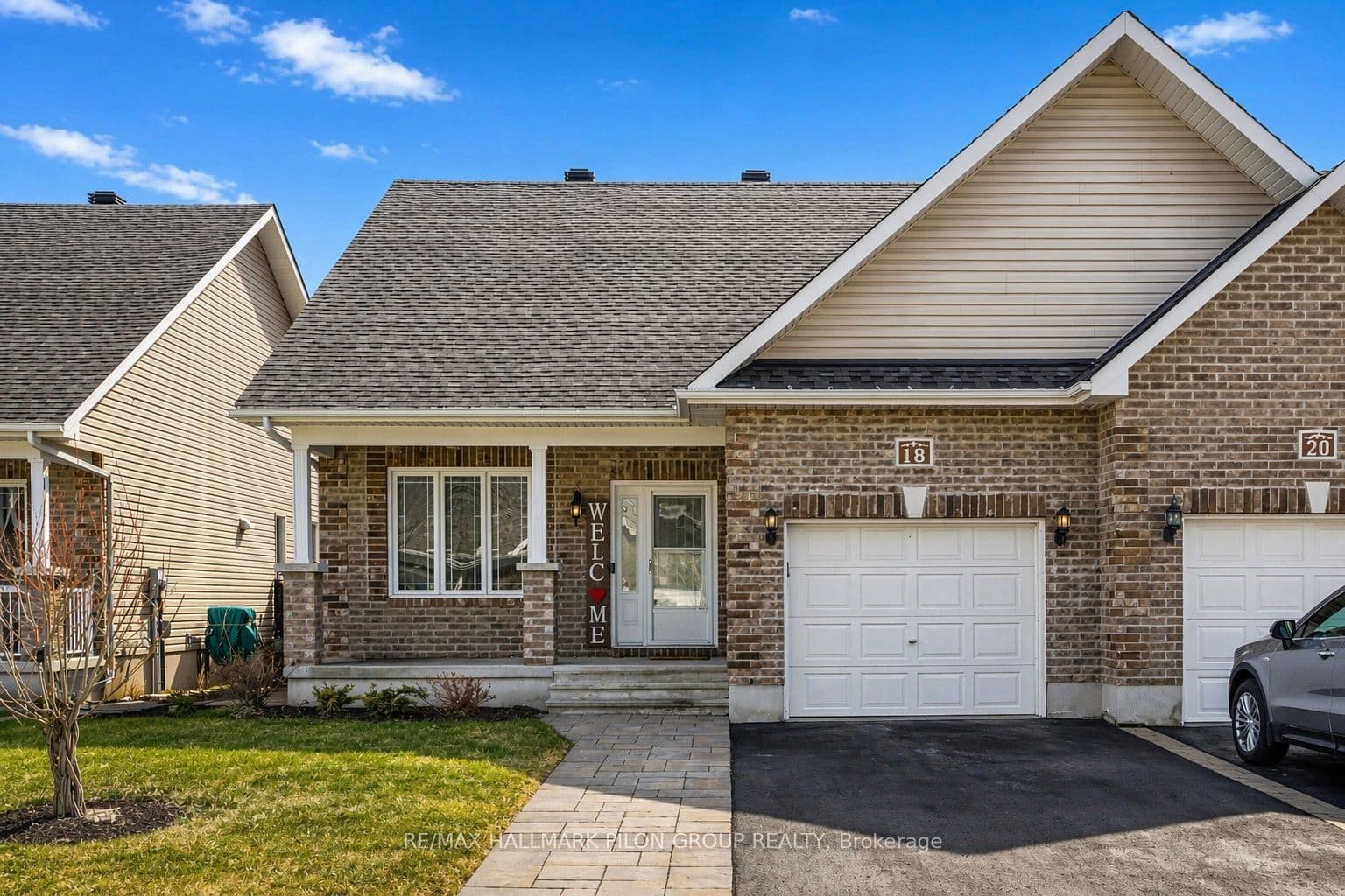 18 Abbey Crescent — photo 1