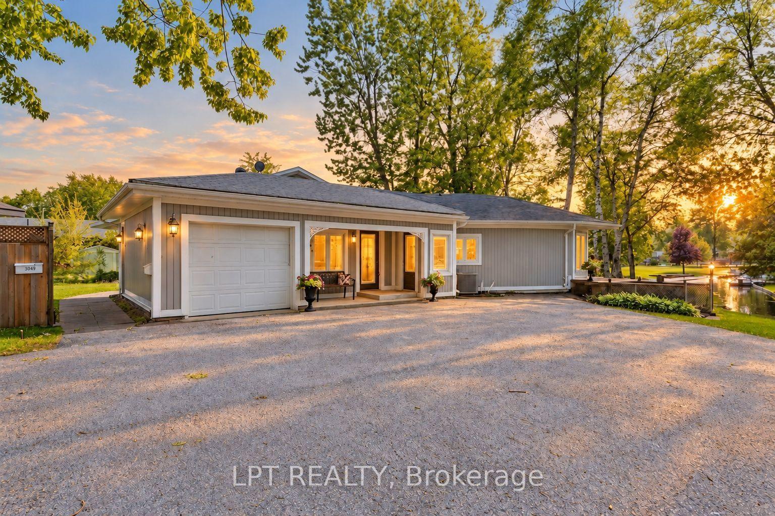 204 The Queensway S, Georgina — Detached for sale, photo 1