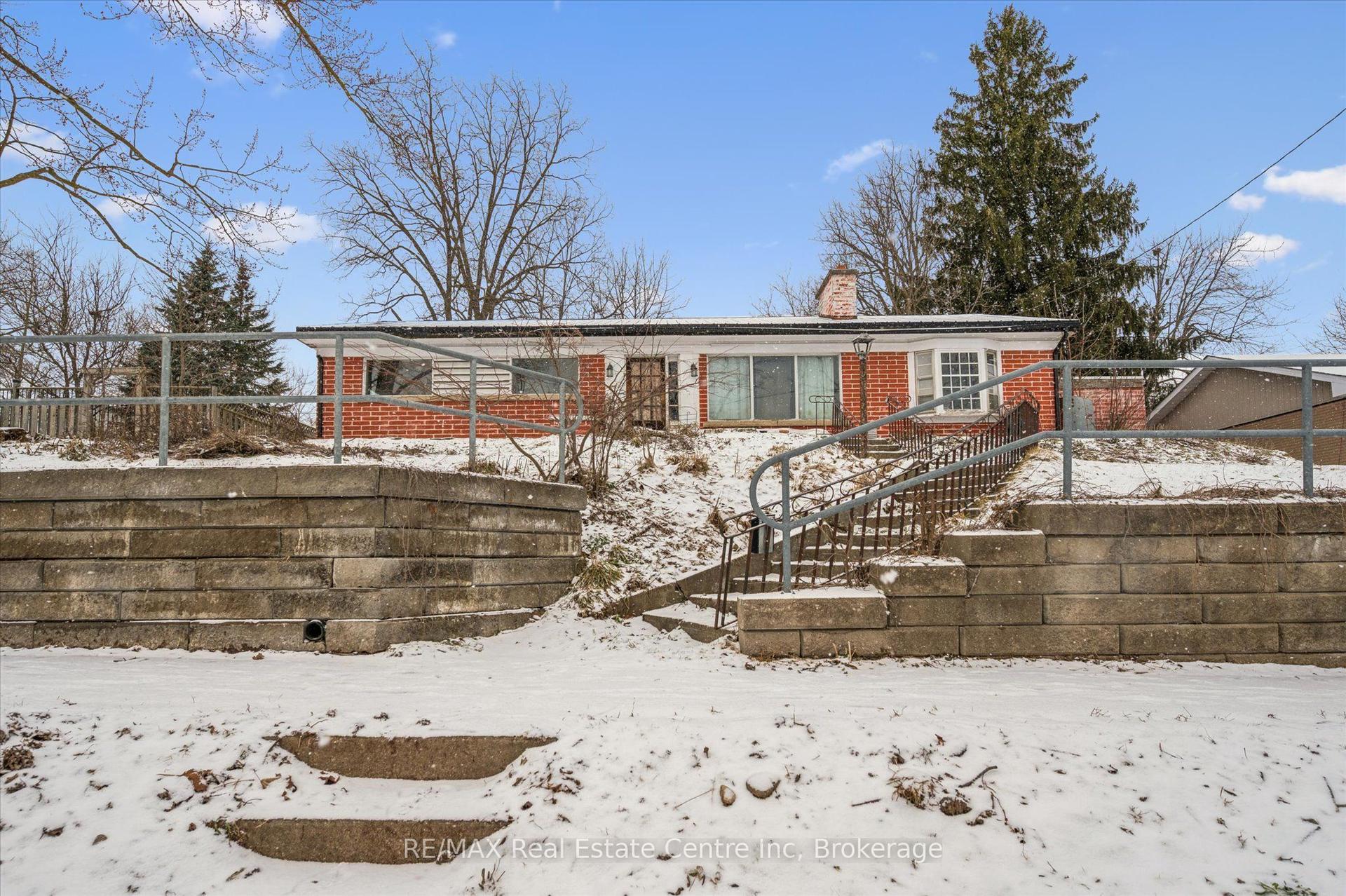 289 St Patrick Street E — photo 1