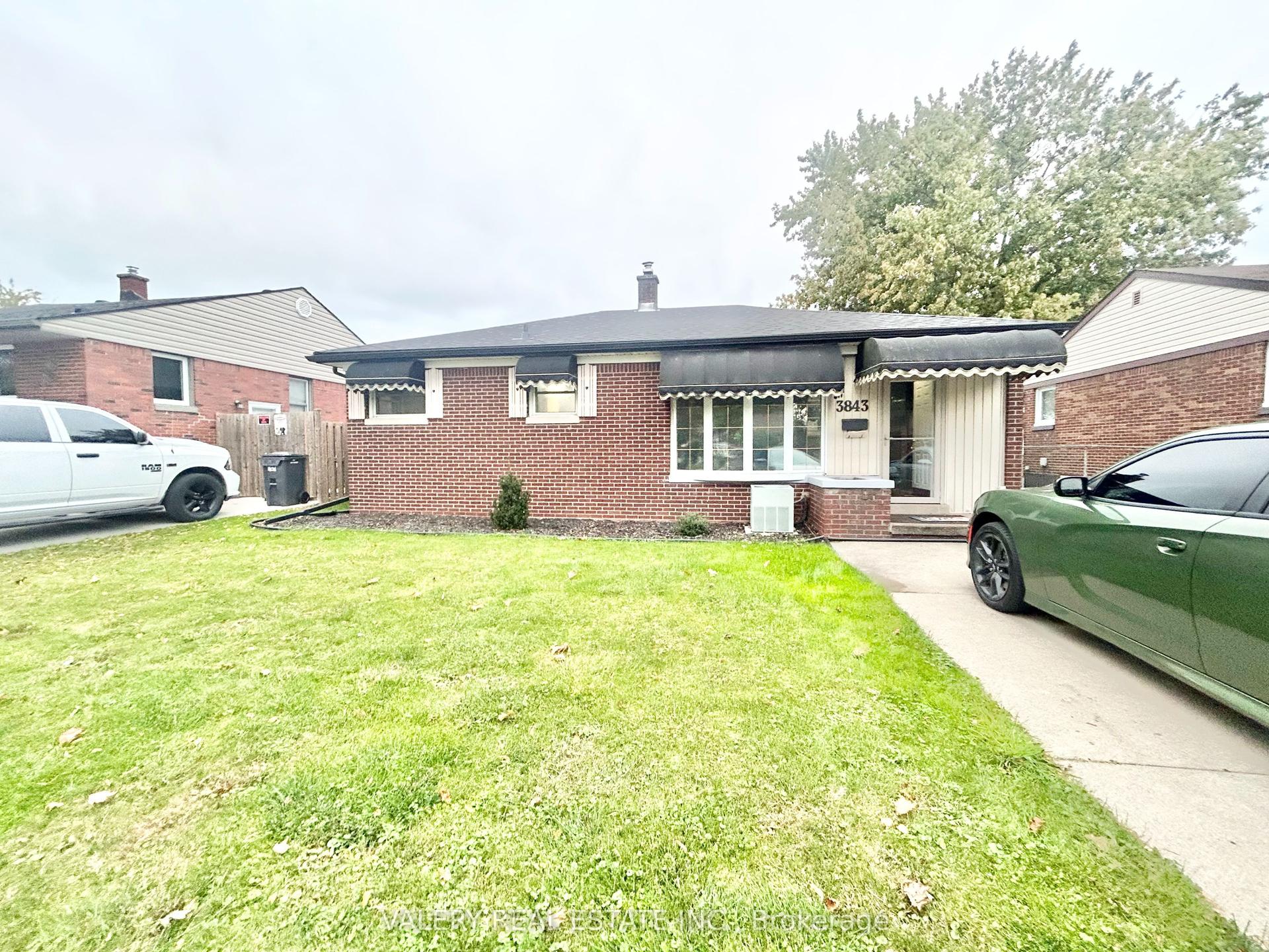 3843 Hillcrest Boulevard Main #Main — photo 1