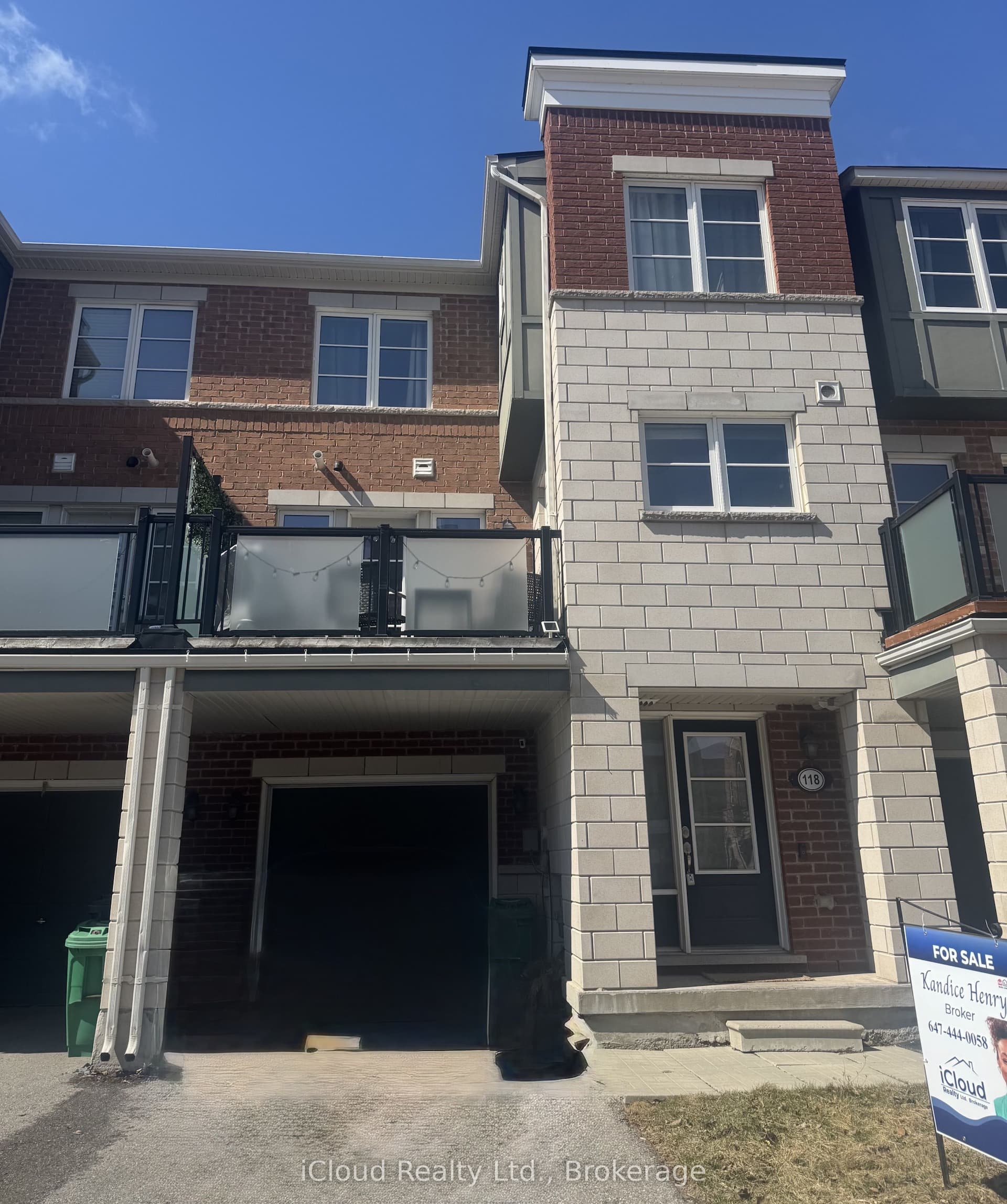 118 Baycliffe Crescent — photo 1