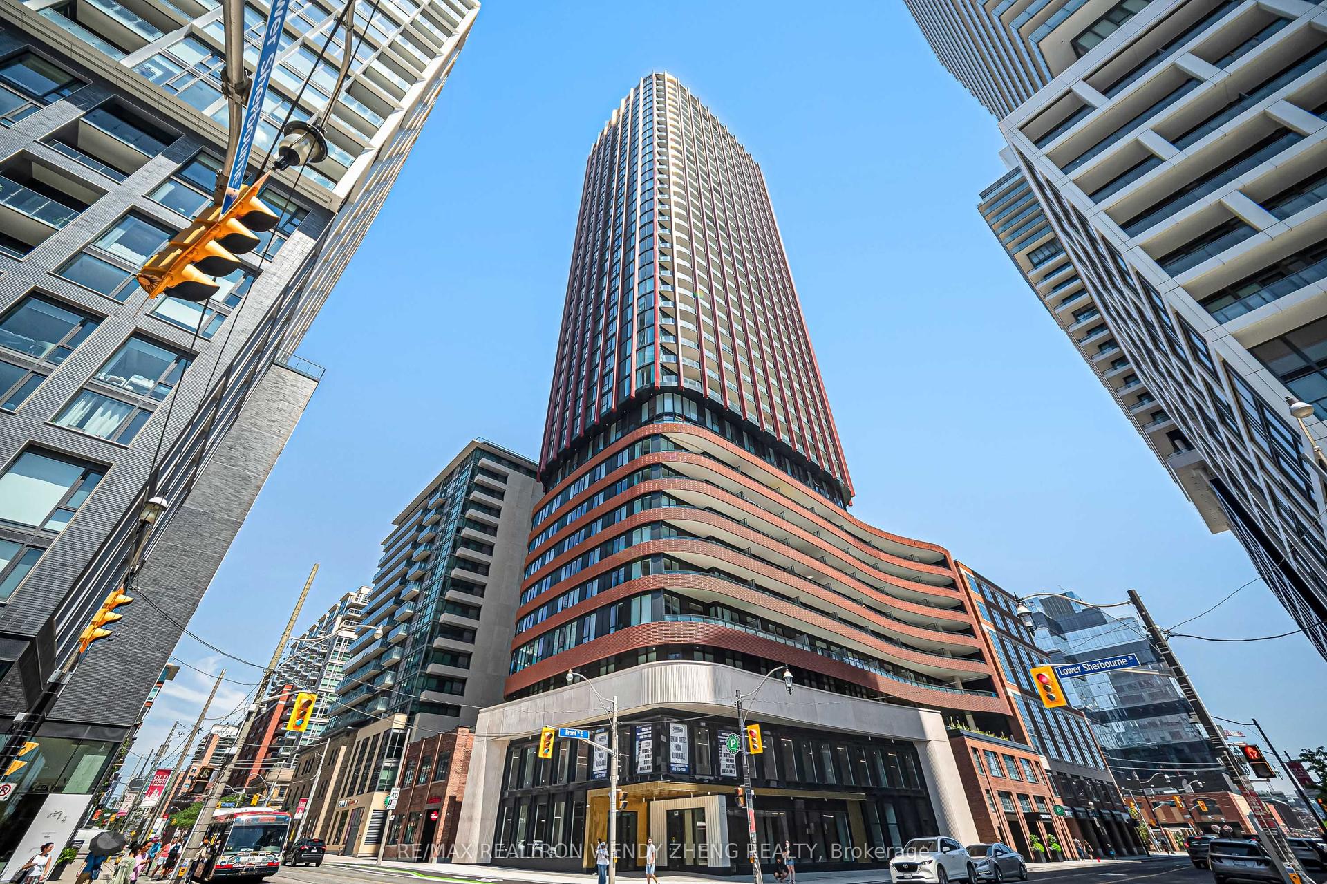 180 Front Street E, Toronto — Condo for lease, photo 1