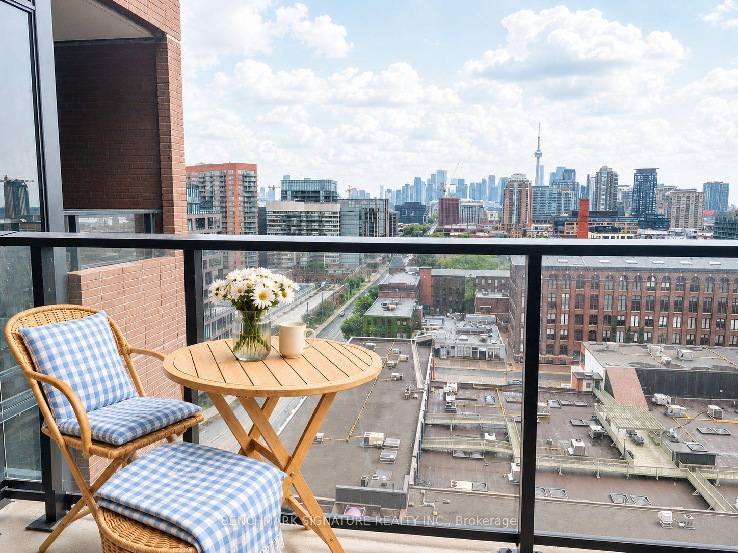 270 Dufferin Street LPH 18 #LPH 18, Toronto — Condo for lease, photo 1