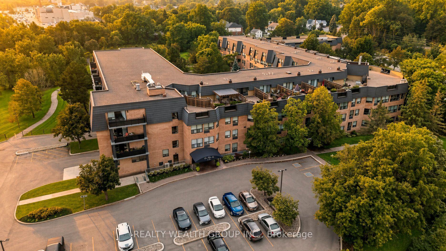 155 Main Street N 307 #307, Newmarket — Condo for lease, photo 1