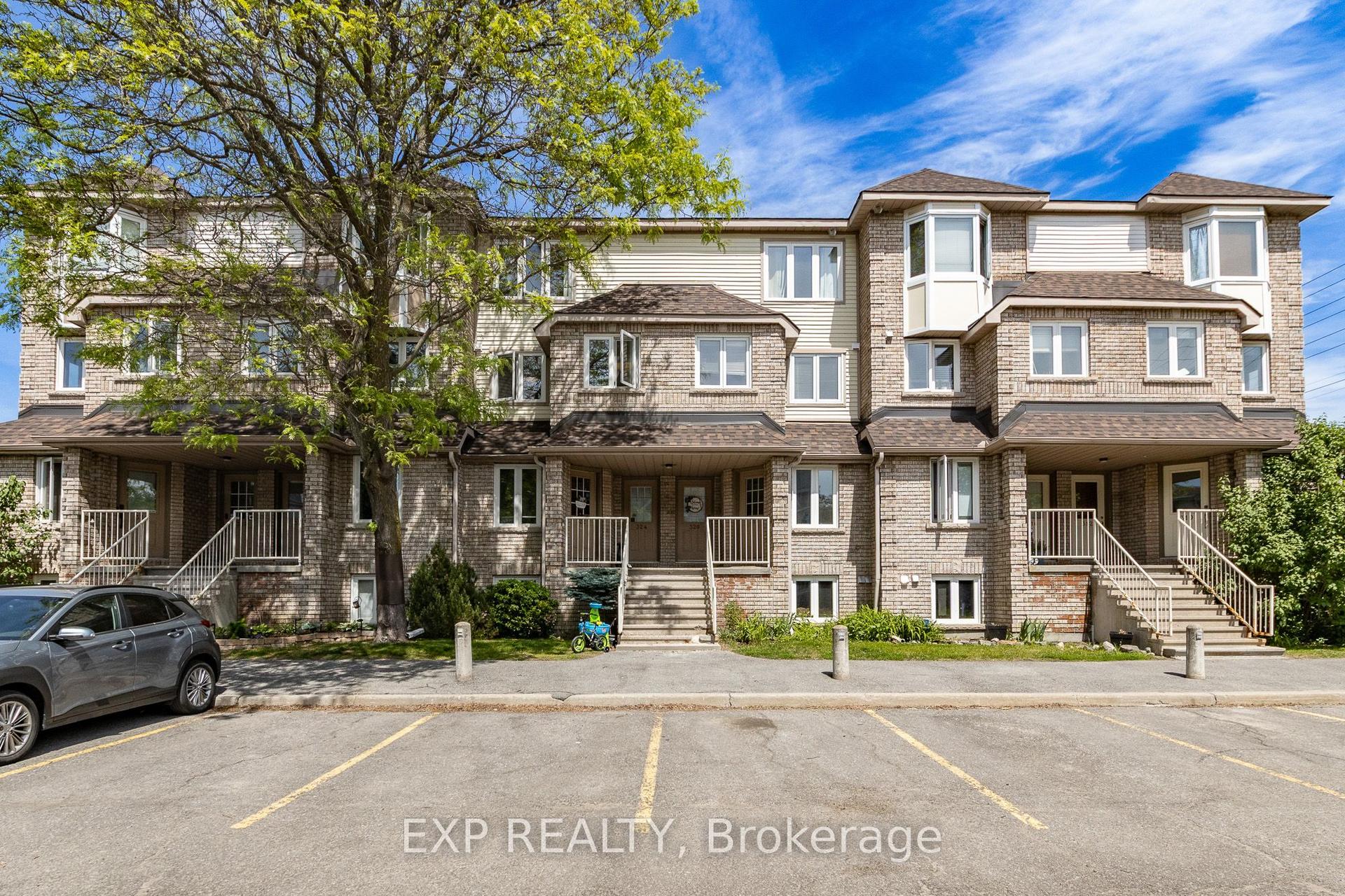 324 Briston Private, Hunt Club - South Keys and Area — Condo Town for sale, photo 1