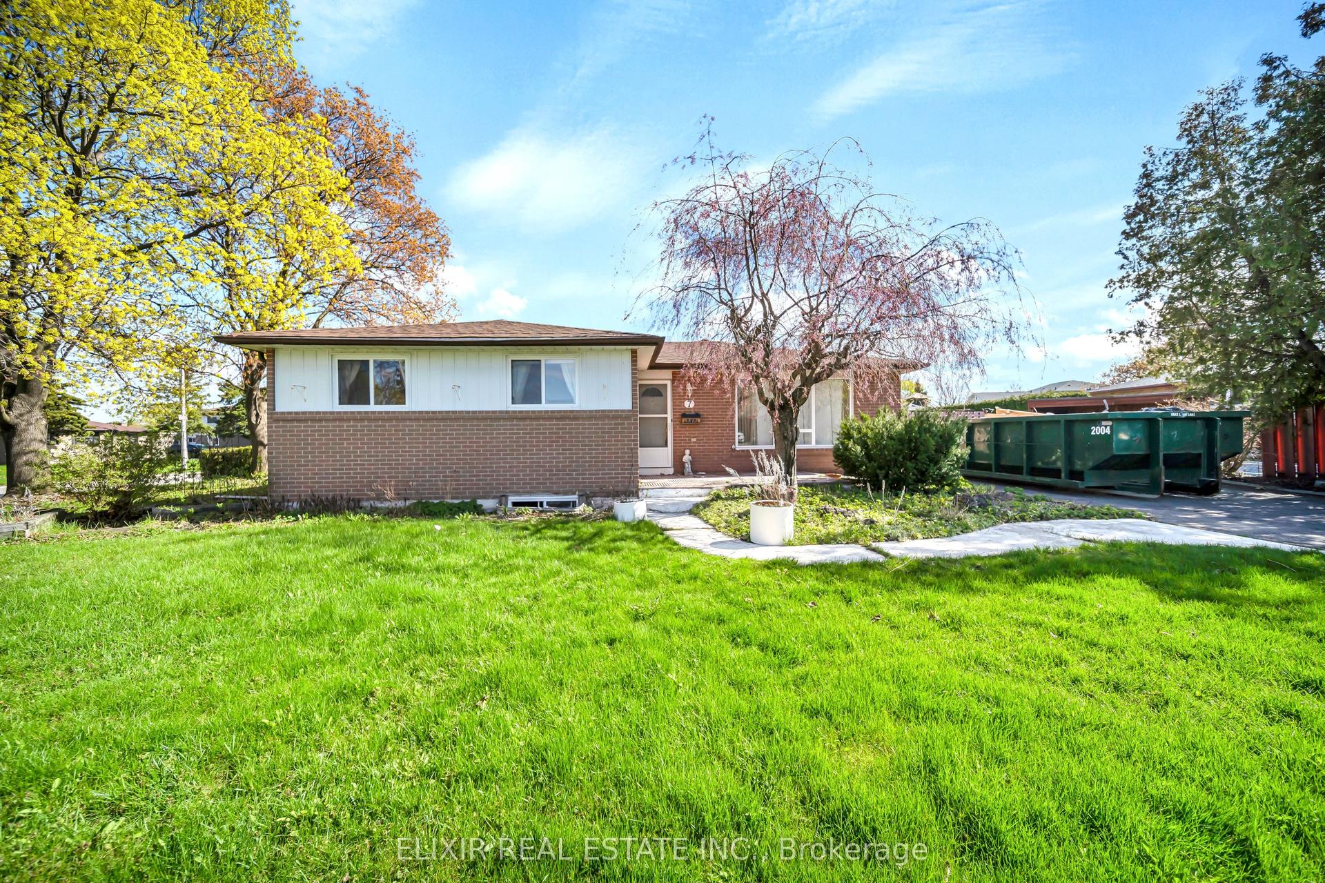 7 Drayton Crescent — photo 1