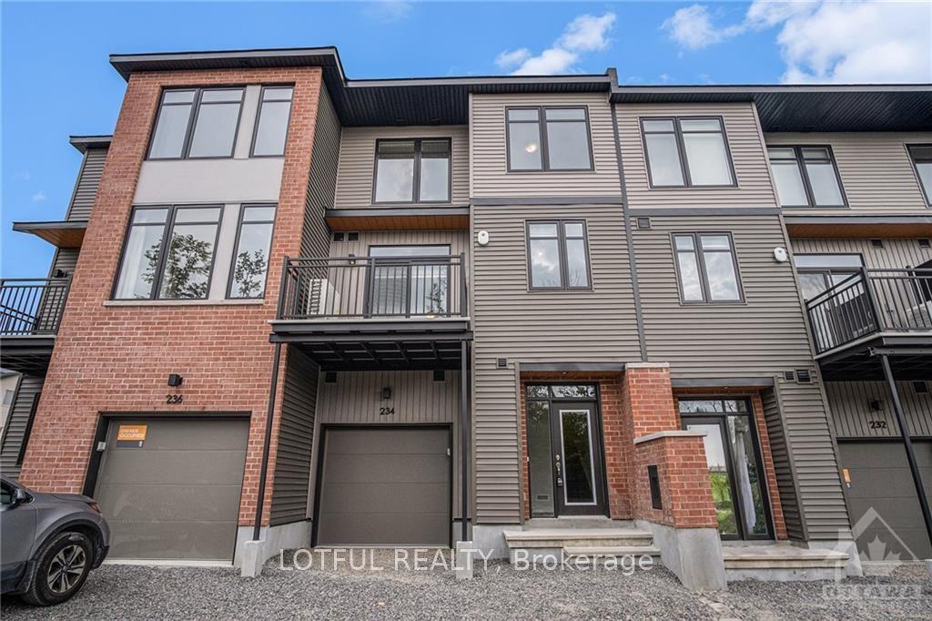 234 TUSSOCK Private, Blossom Park - Airport and Area — Townhouse for lease, photo 1