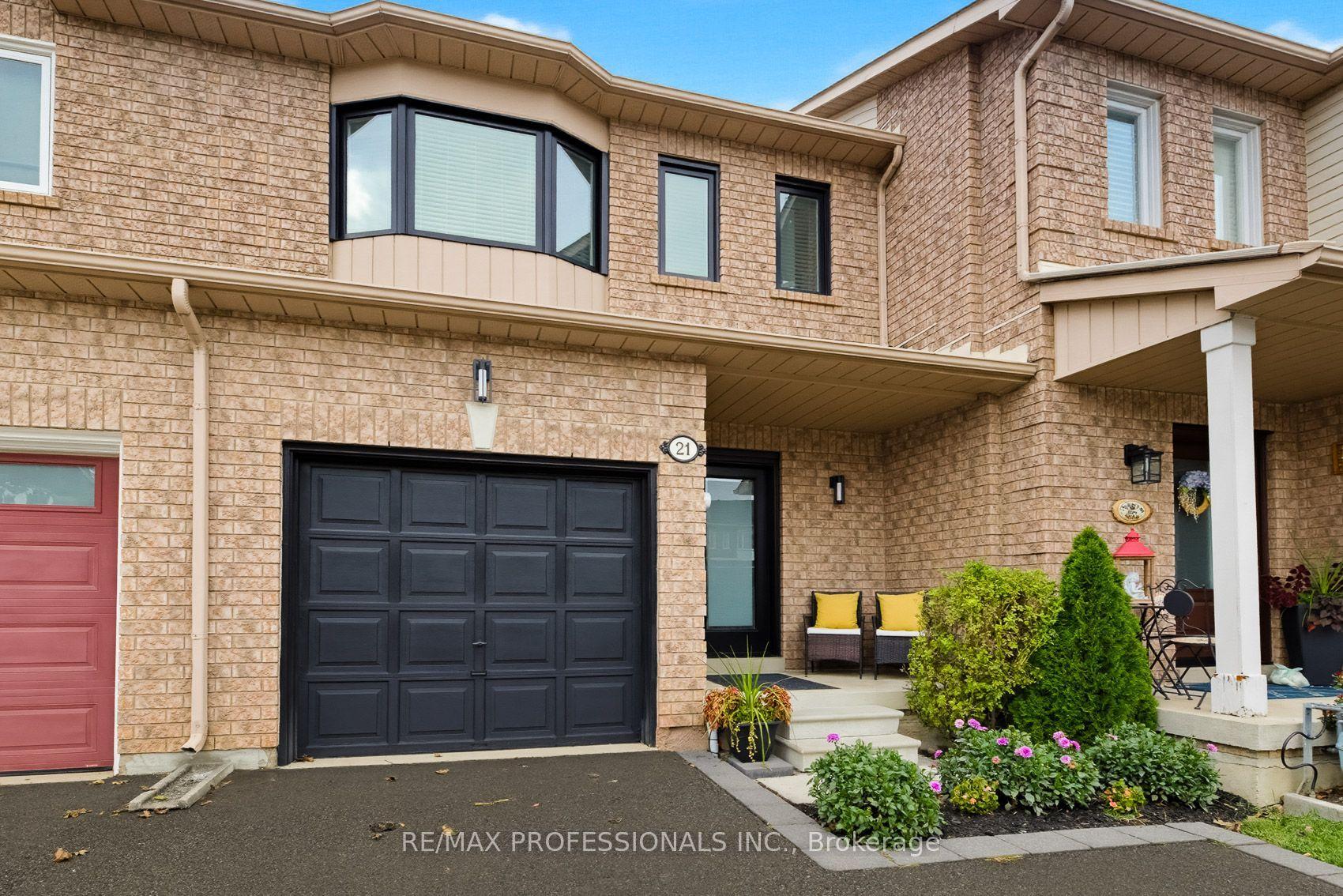 21 Waterbury Street, Caledon — Townhouse for sale, photo 1