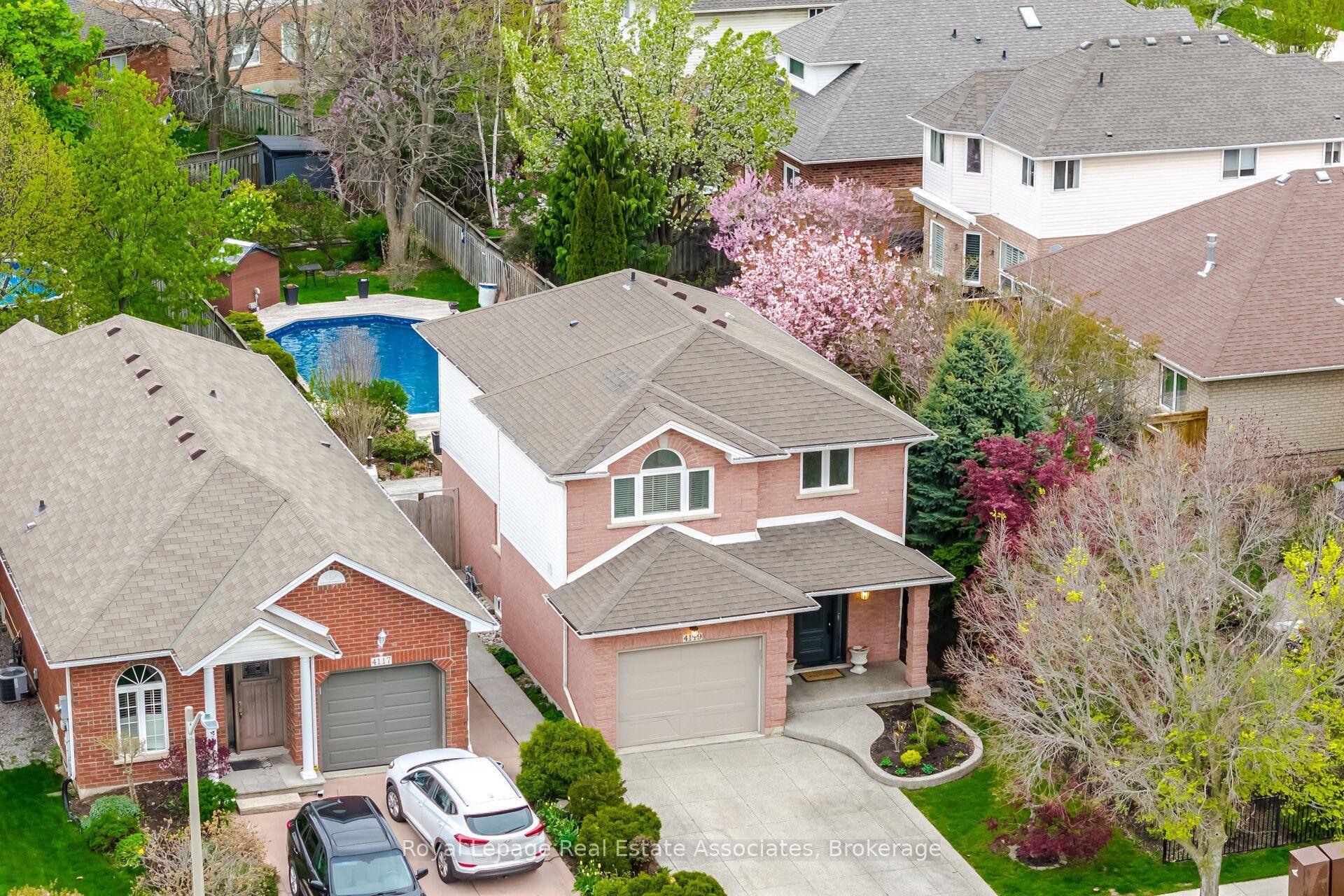 4119 Continental Drive, Burlington — Detached for sale, photo 1