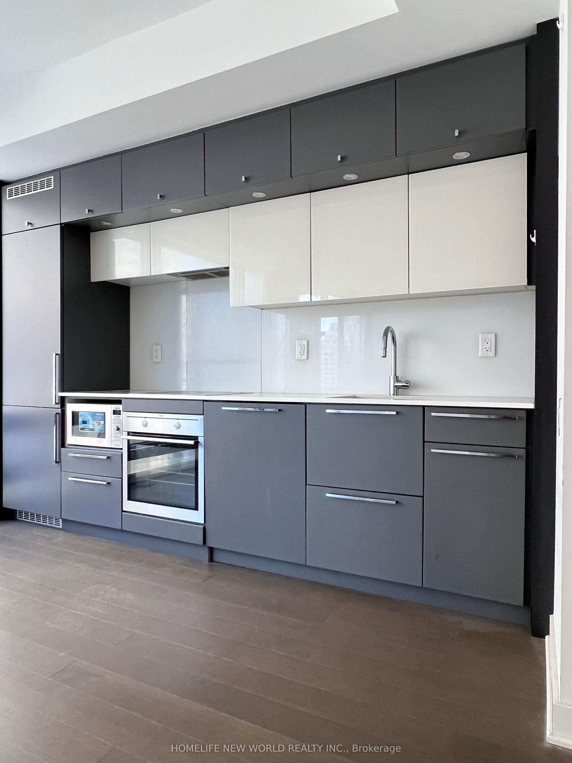 15 Grenville Street 2104 #2104 — photo 1