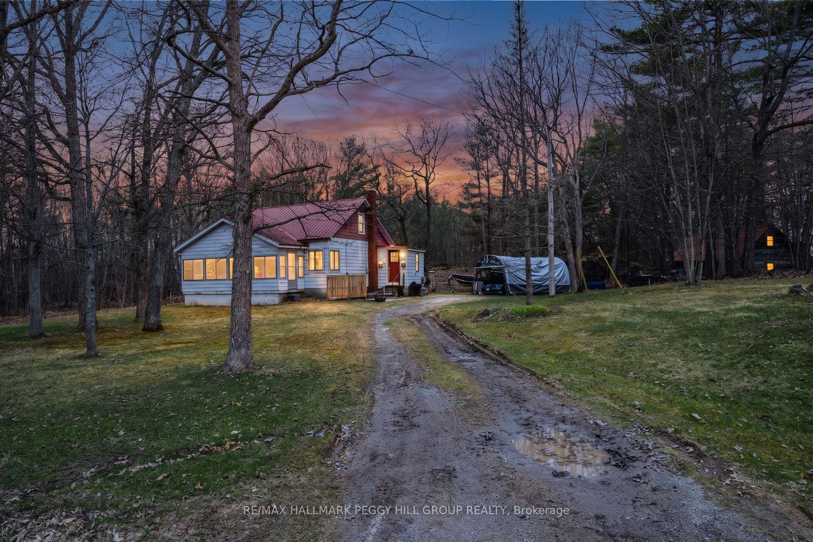 1301 Honey Harbour Road — photo 1