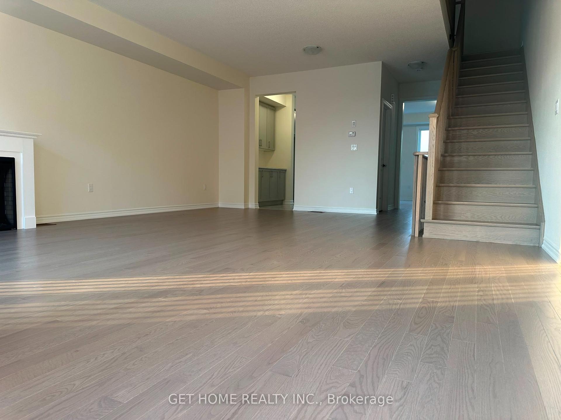 73 Paradise Way Road, Whitby — Townhouse for lease, photo 1