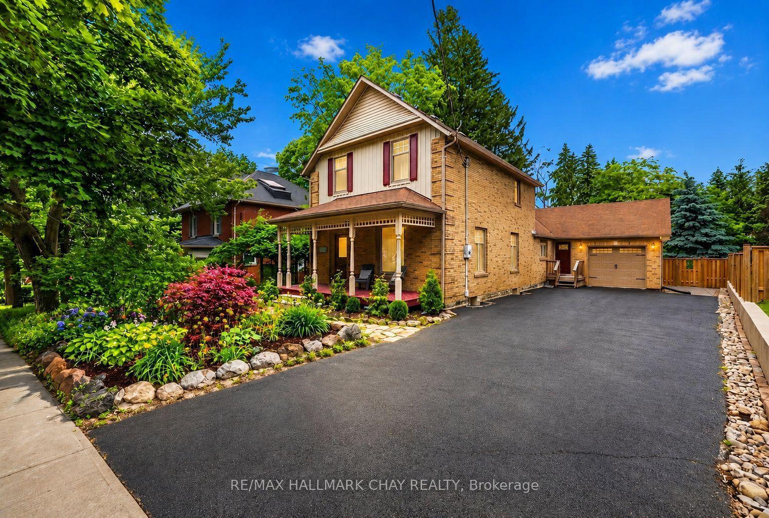 613 Queen Street, Newmarket — Detached for sale, photo 1