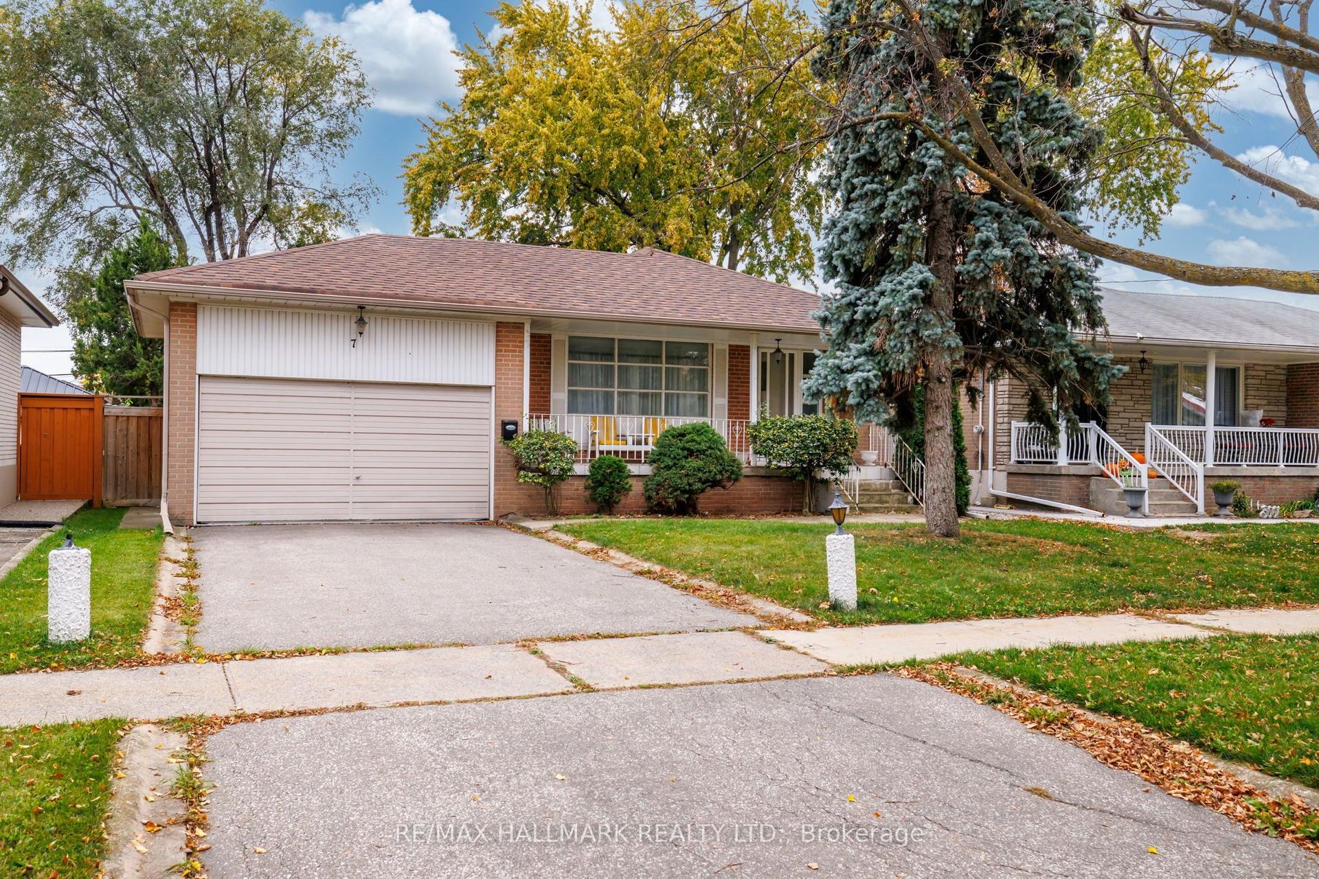 7 Mancroft Crescent, Toronto — Detached for sale, photo 1