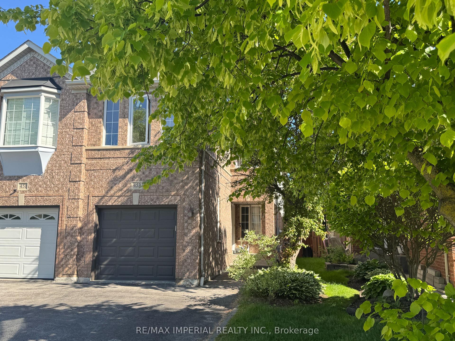 453 Heddle Crescent — photo 1