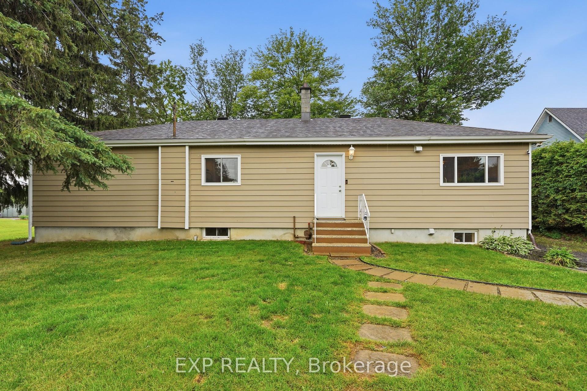 1876 Division Street, Orleans - Cumberland and Area — Detached for sale, photo 1