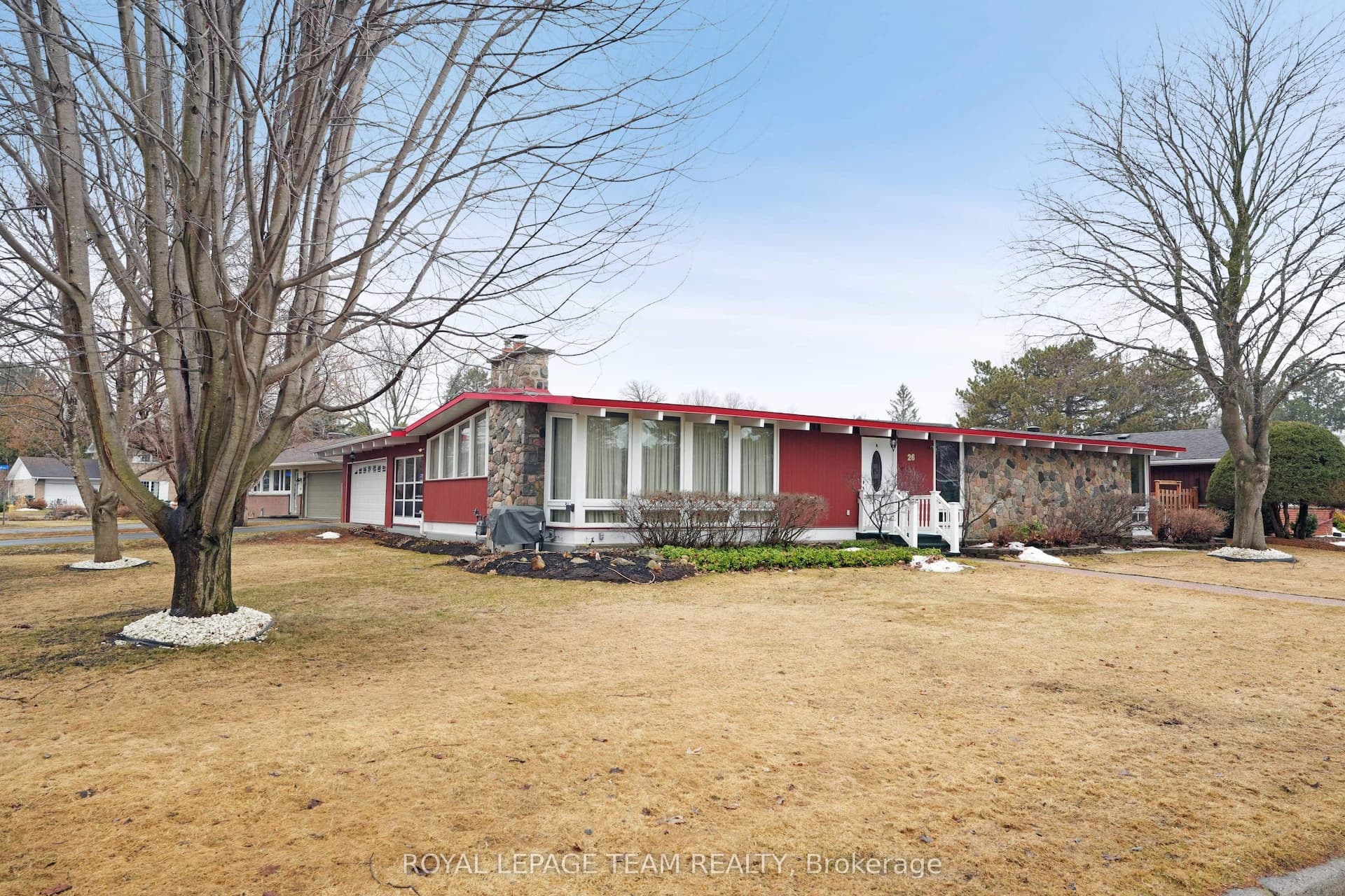 26 Nanaimo Drive — photo 1