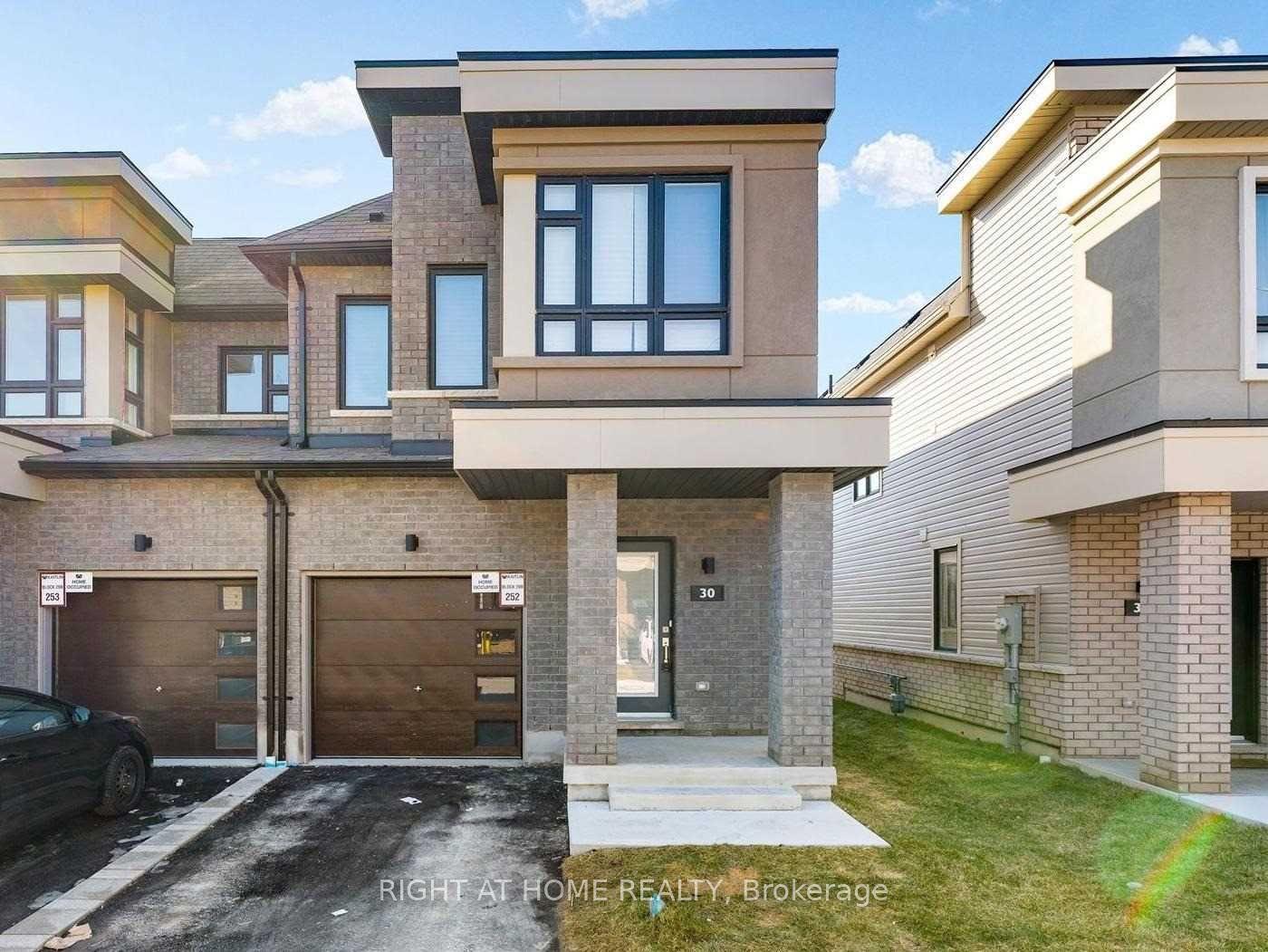 30 Caspian Square, Clarington — Townhouse for lease, photo 1
