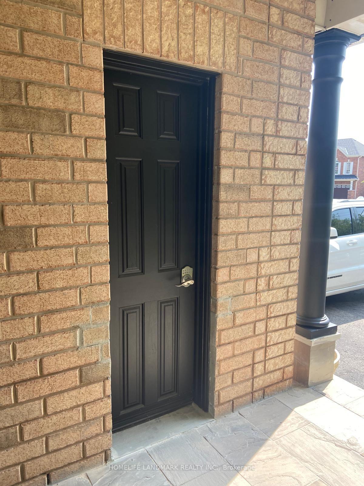 143 Maroon Drive — photo 1