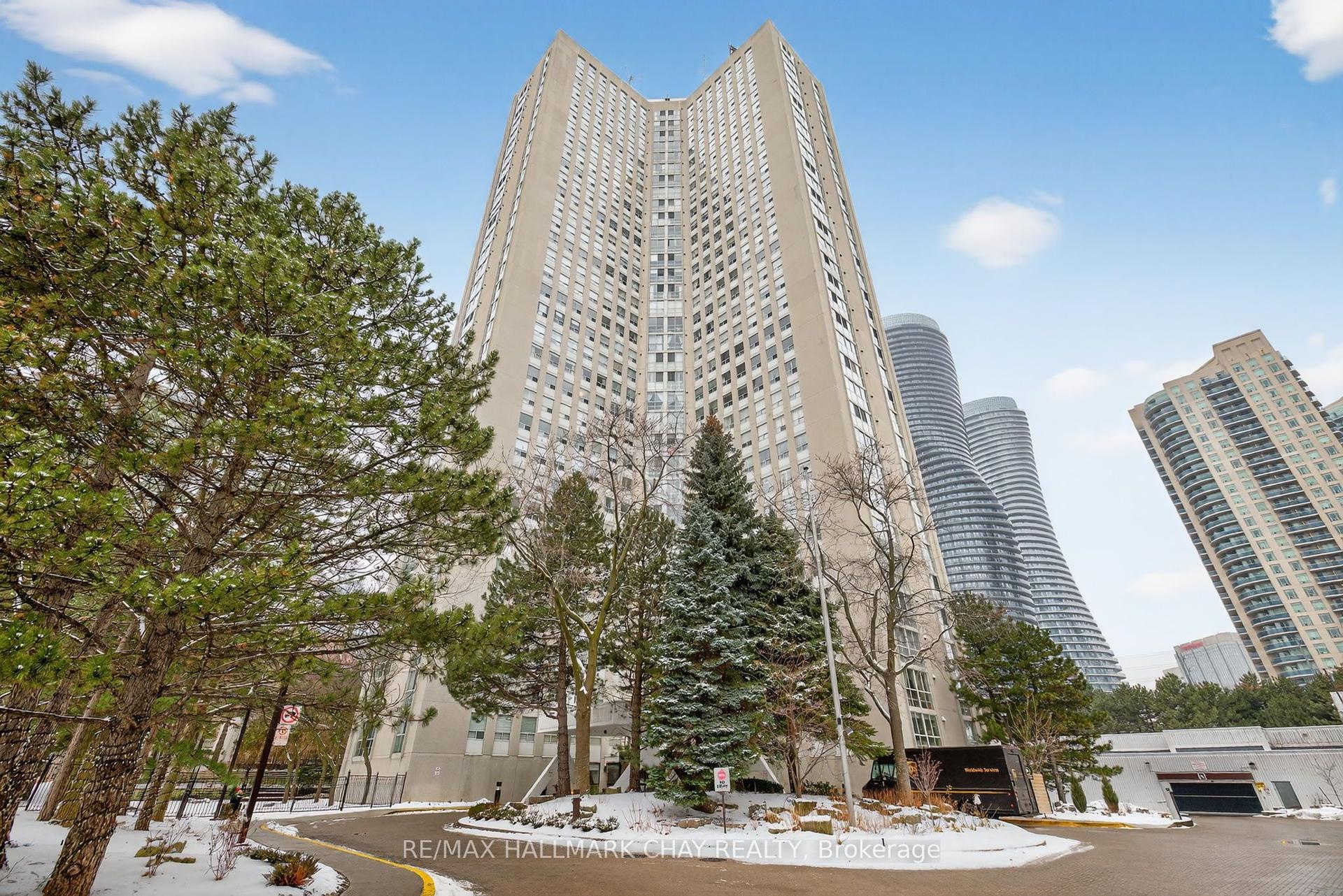 3650 Kaneff Crescent 501 #501 — photo 1