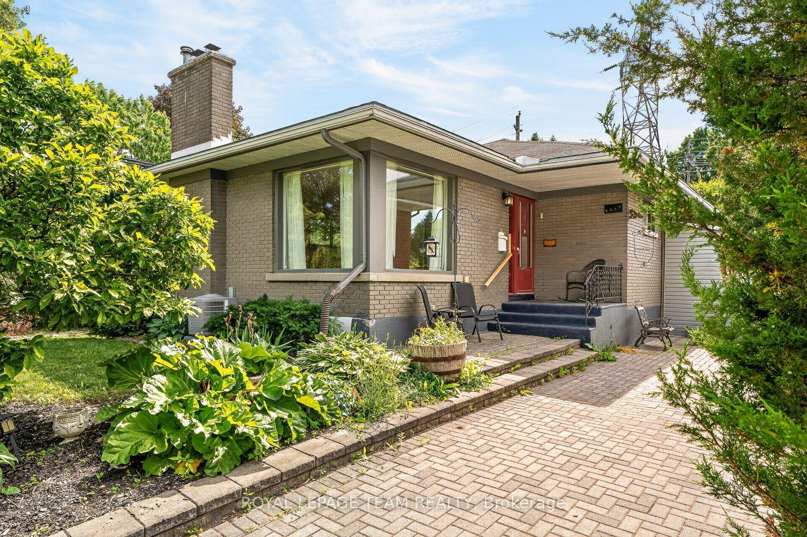 2046 Dorval Avenue — photo 1