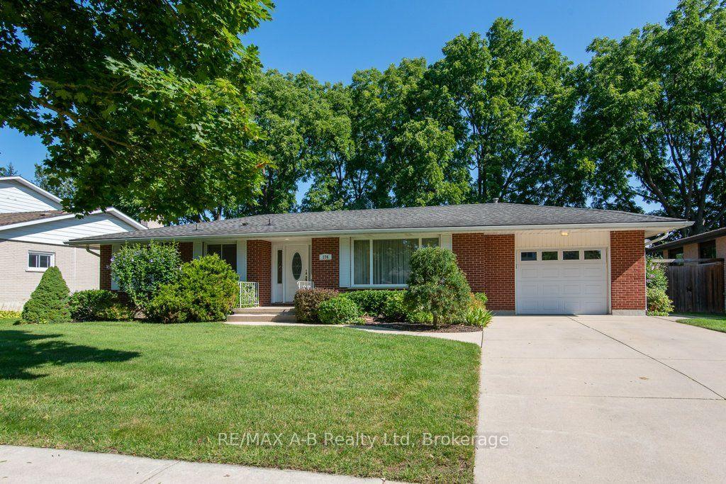 174 Neal Avenue, Stratford — Detached for sale, photo 1