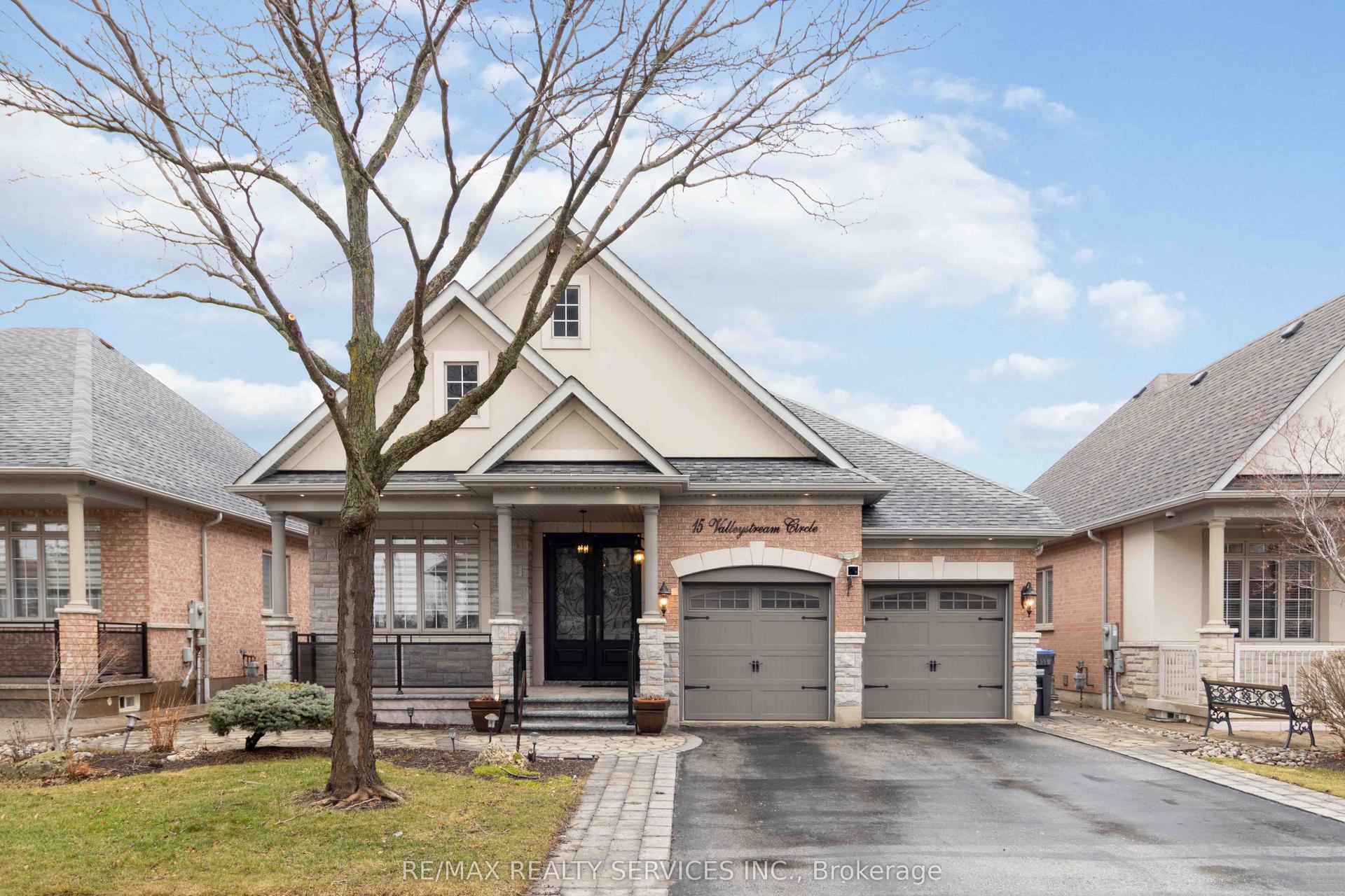 15 Valleystream Circle — photo 1