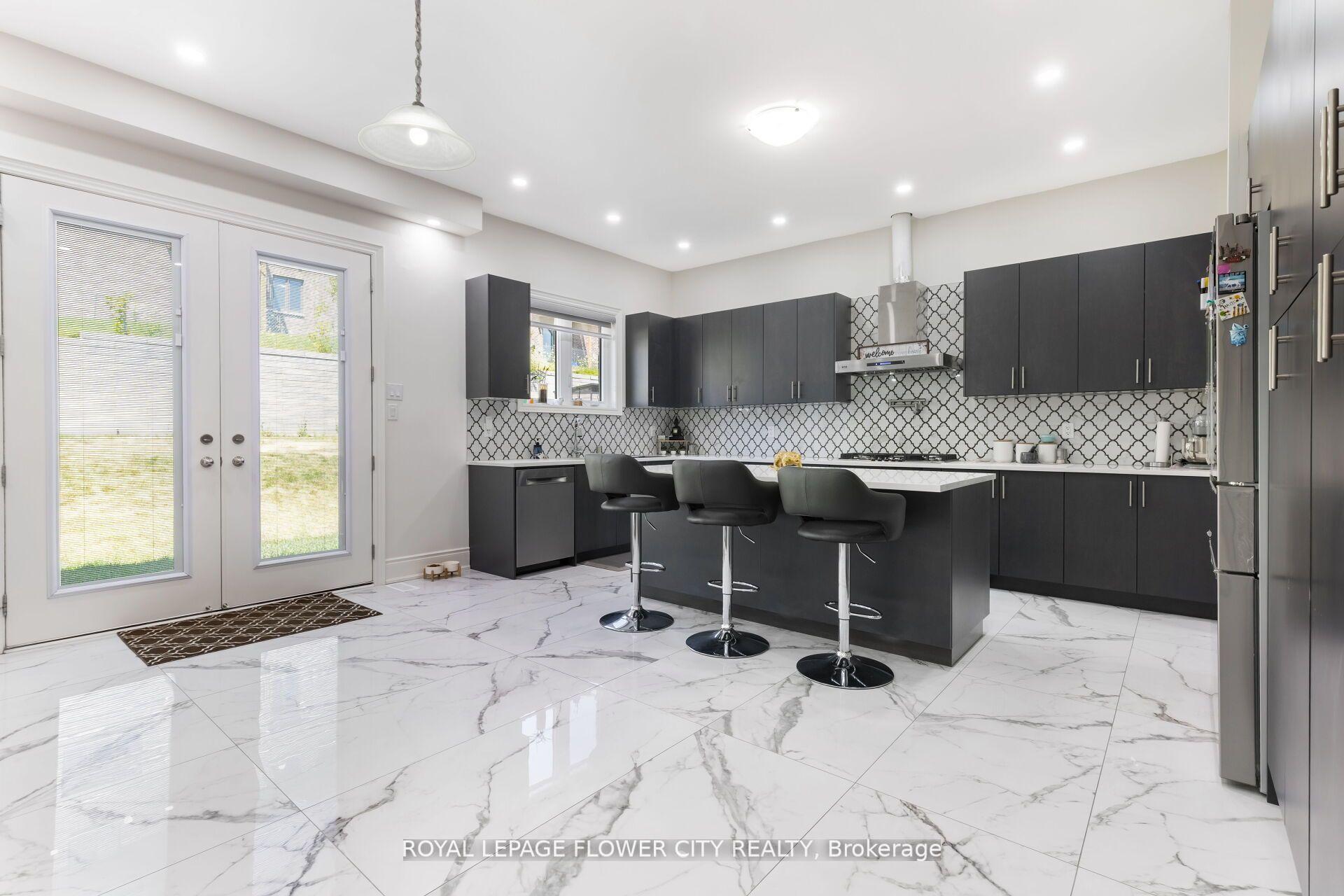 48 James Walker Avenue — photo 1
