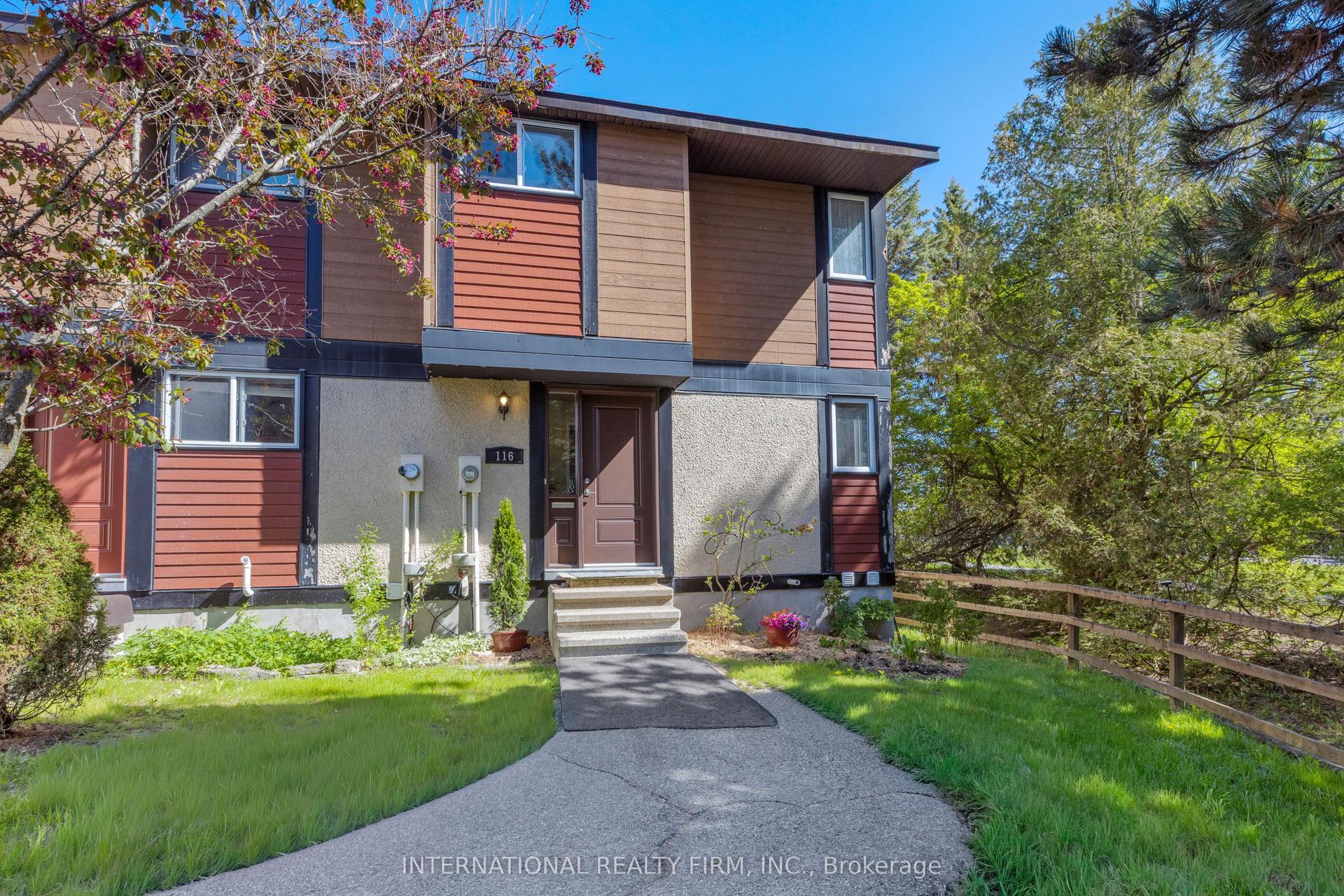116 McClintock Way — photo 1