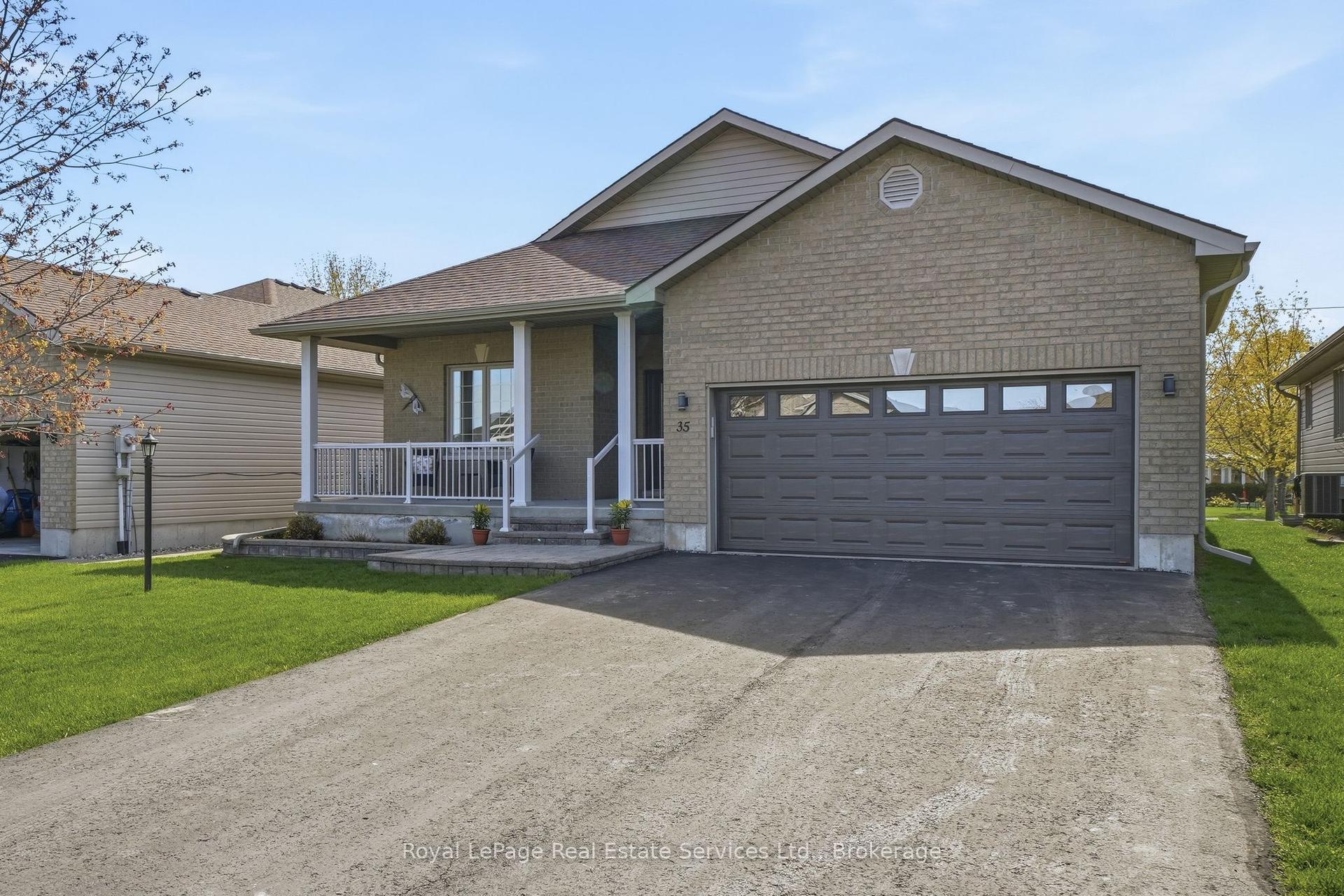 35 Maplehurst Crescent — photo 1