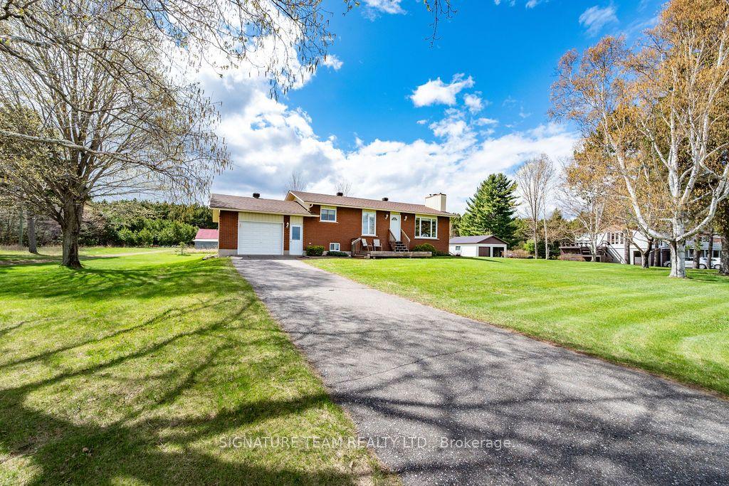 1039 Lake Clear Road, Bonnechere Valley — Detached for sale, photo 1