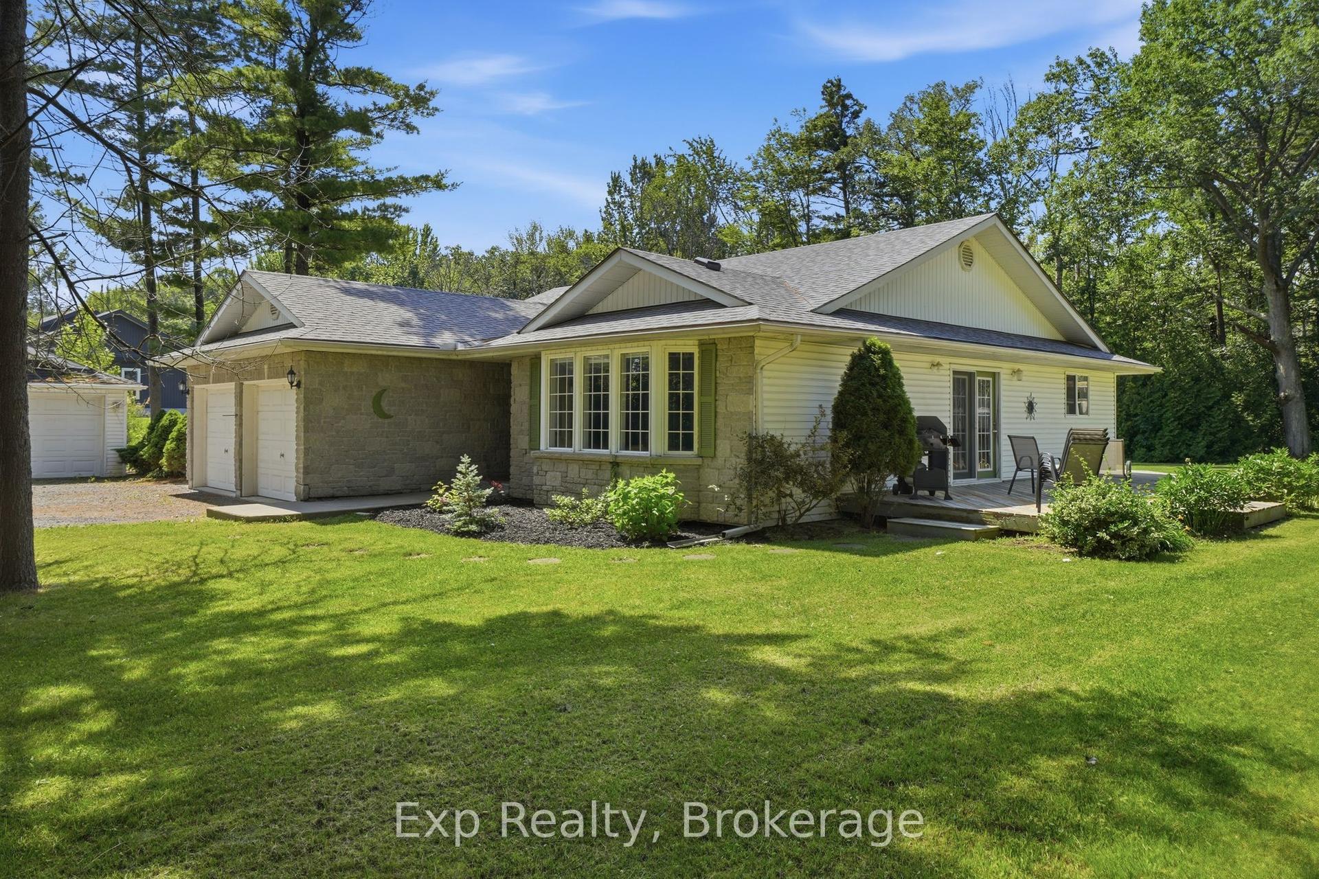 21627 Loyalist Parkway, Prince Edward County — Detached for sale, photo 1