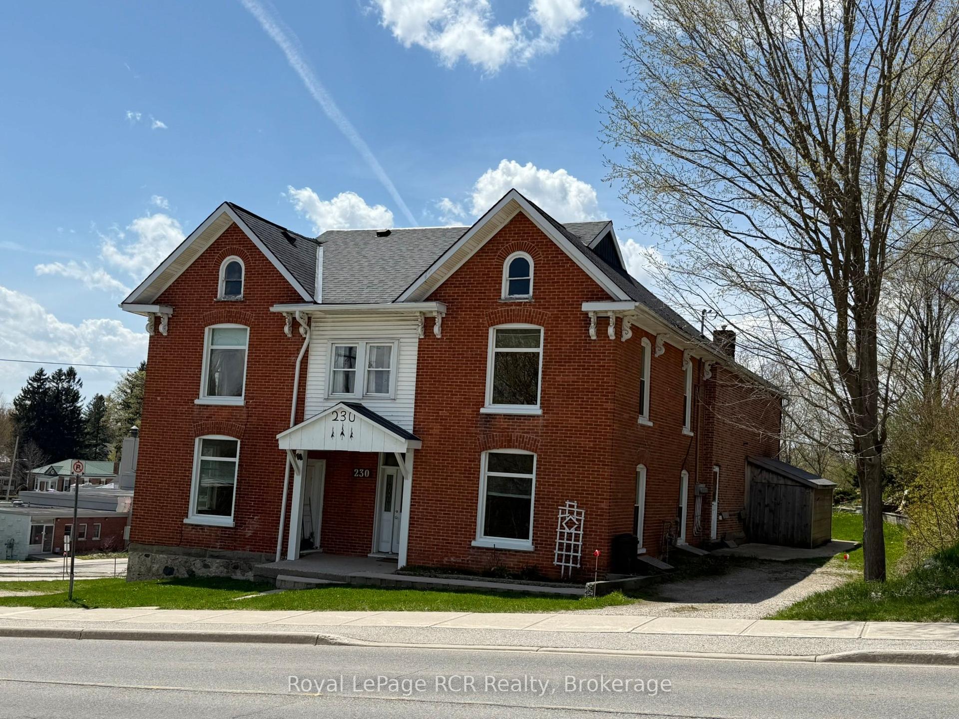 230 Garafraxa Street N — photo 1