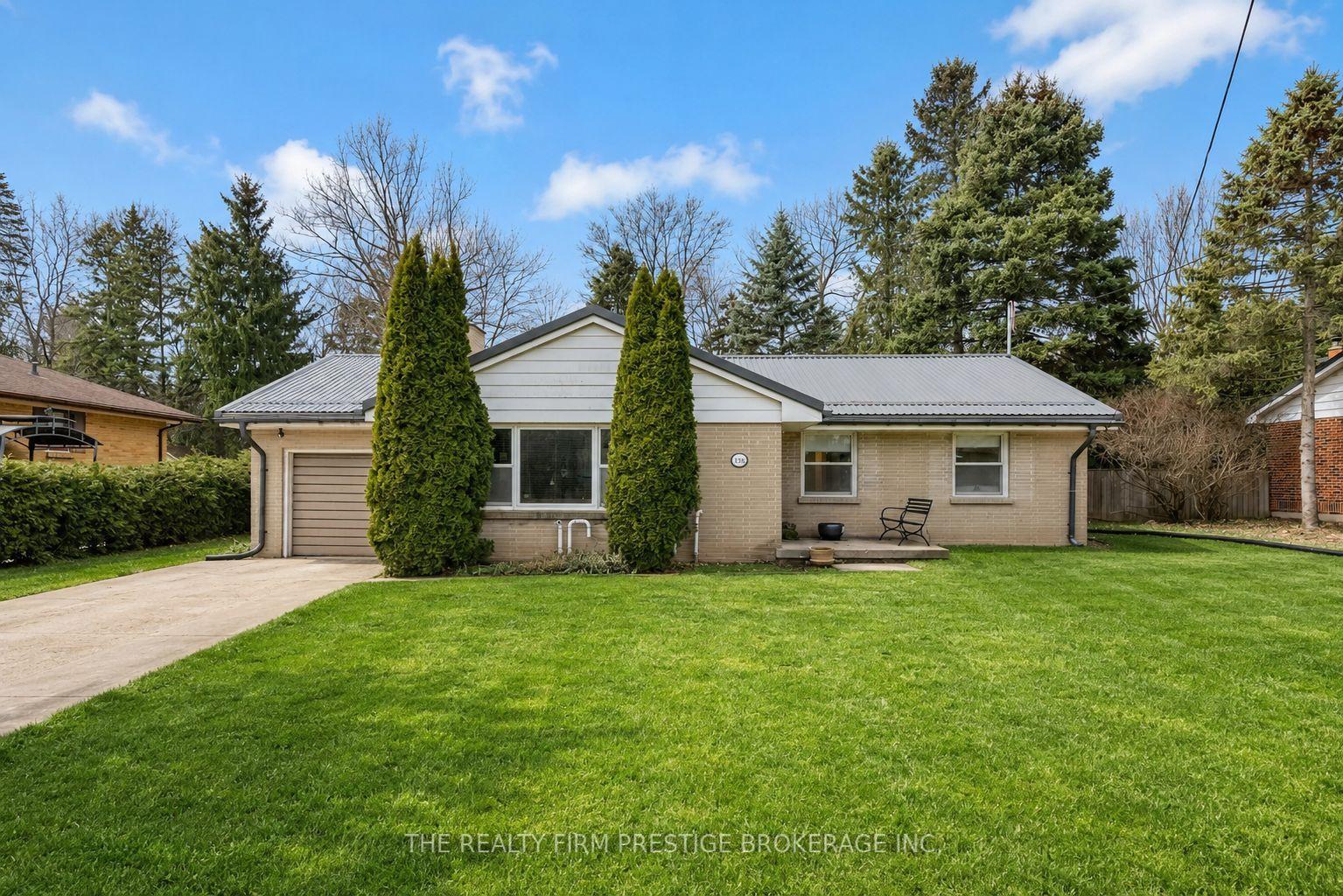 438 West Mile Road, London North — Detached for lease, photo 1