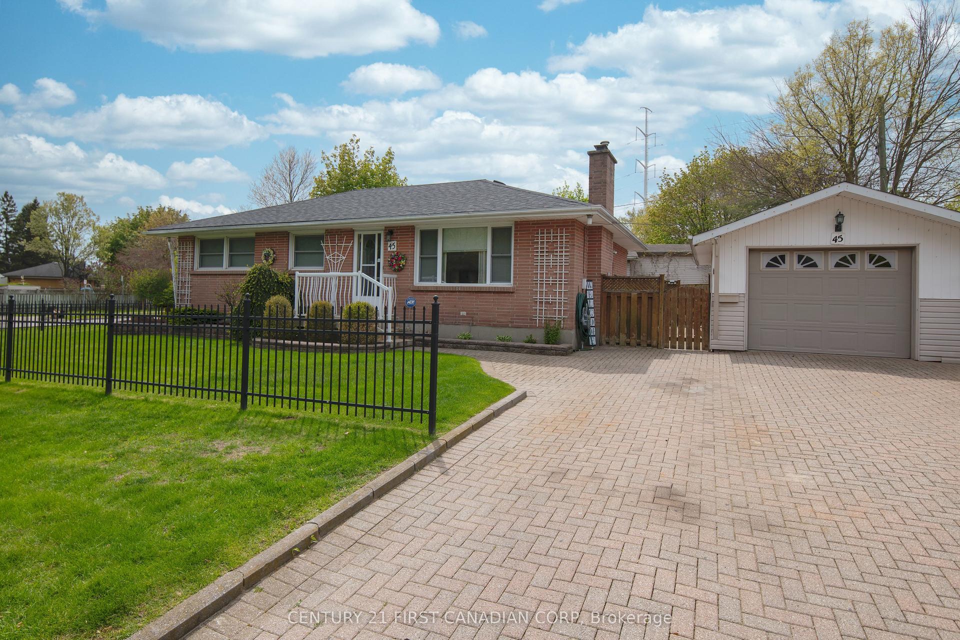 45 Manitoulin Drive — photo 1