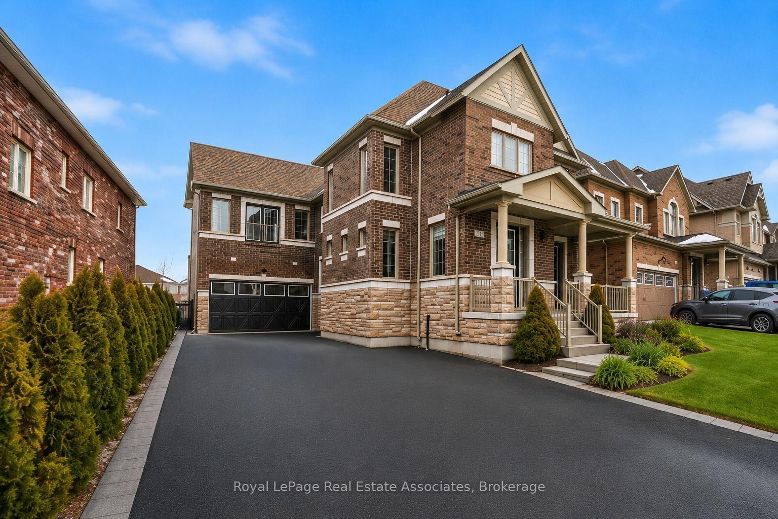 24 Burke Street, New Tecumseth — Detached for sale, photo 1