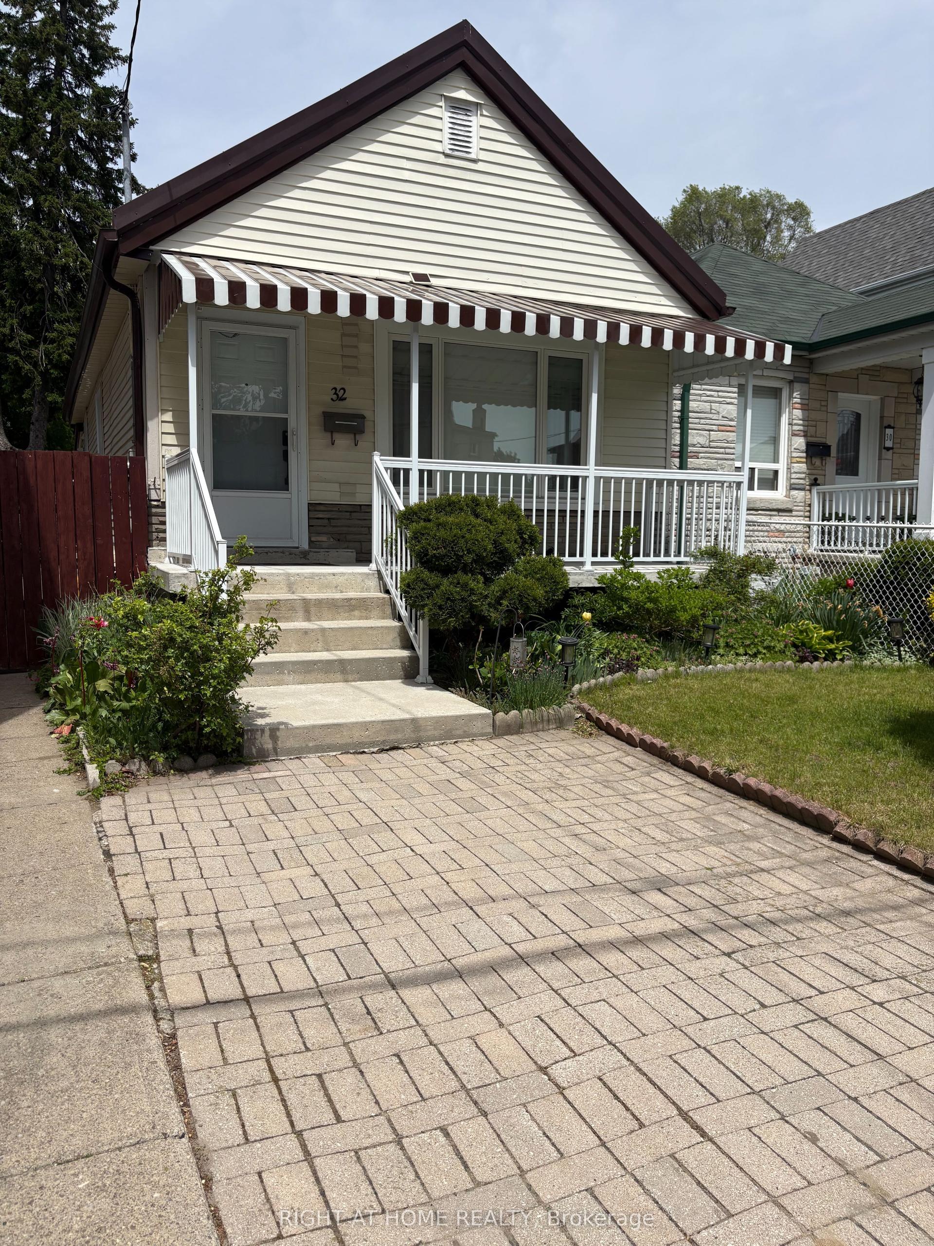 32 FLORENCE Crescent — photo 1