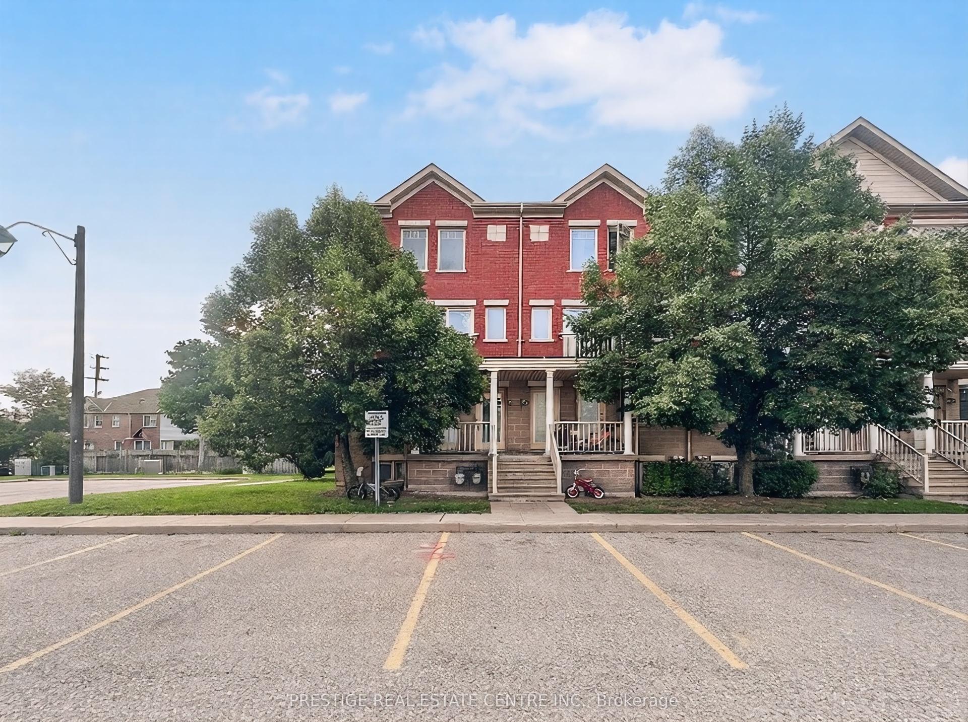 5050 Intrepid Drive, Mississauga — Condo Town for sale, photo 1
