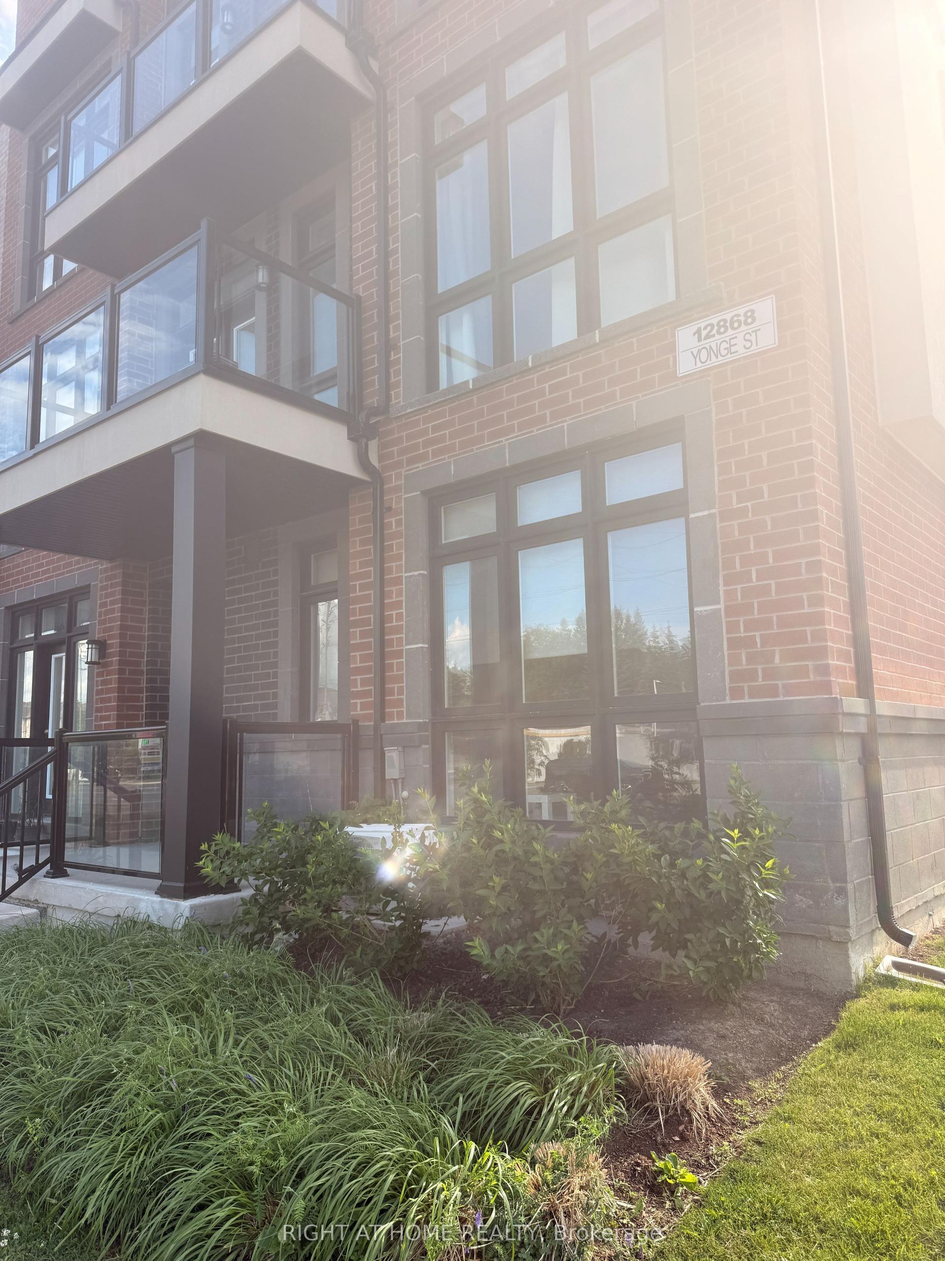 12868 Yonge Street W 16 #16 — photo 1