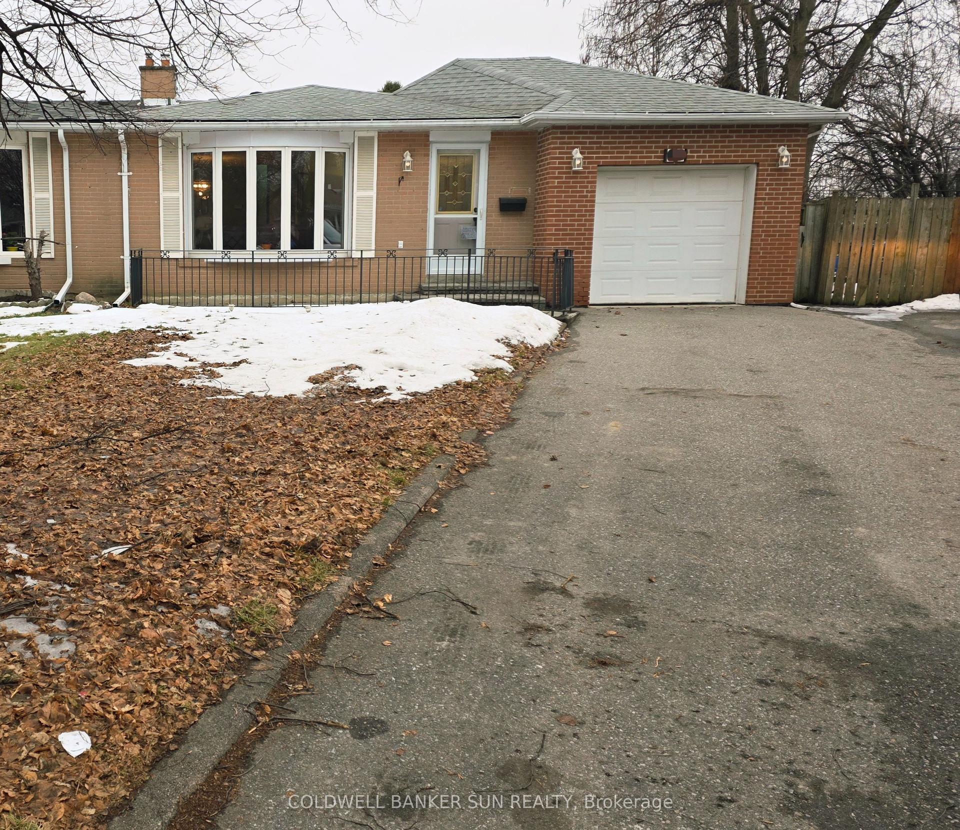 23 Brookdale Crescent — photo 1