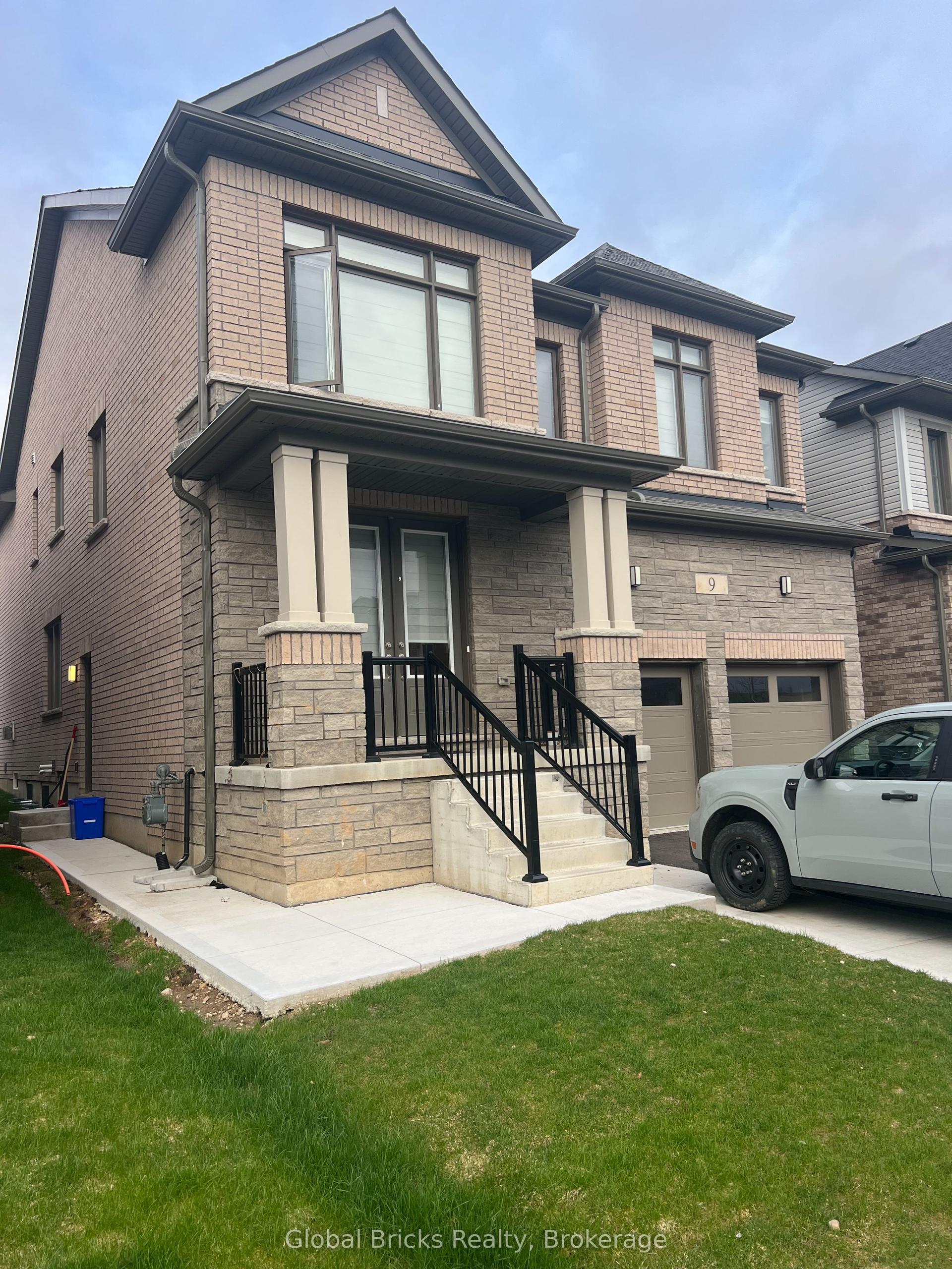 9 Mary Watson Street — photo 1
