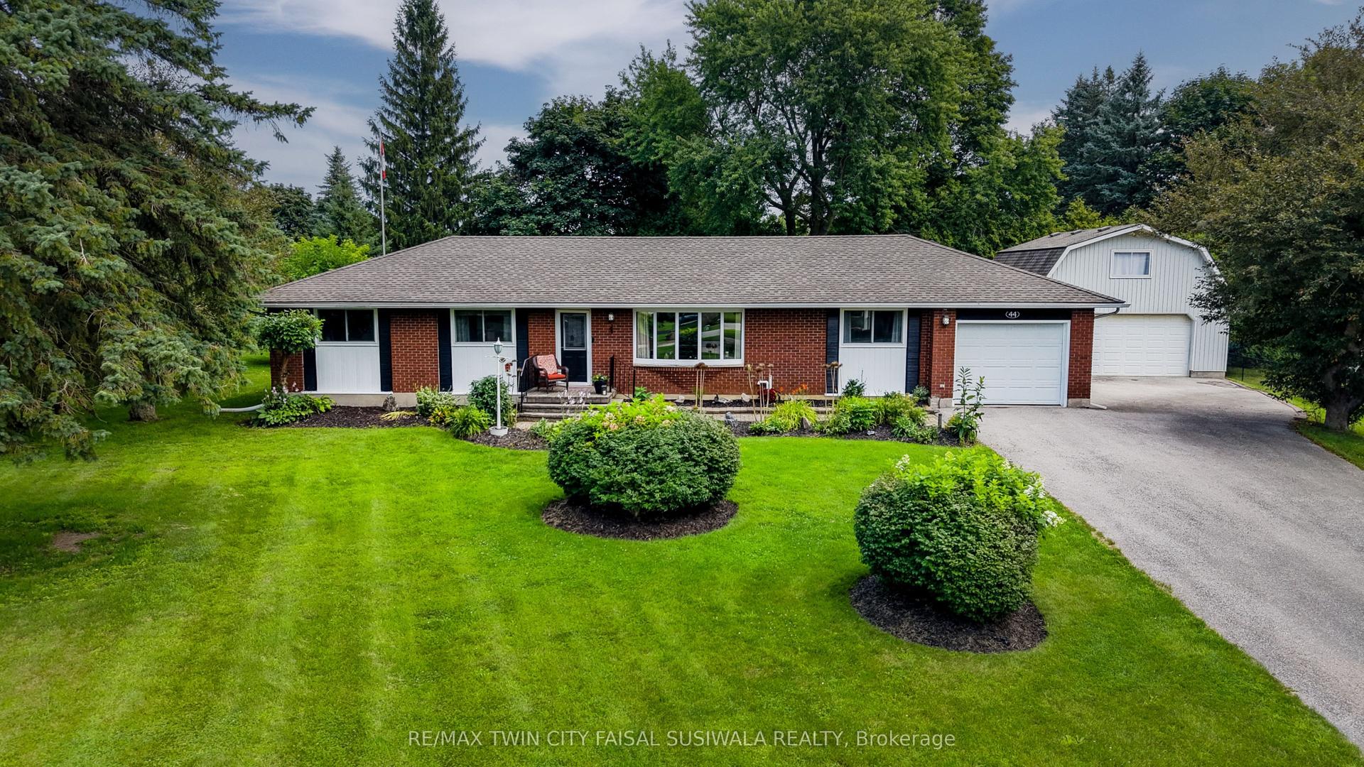 44 Oakwood Drive, Cambridge — Detached for sale, photo 1