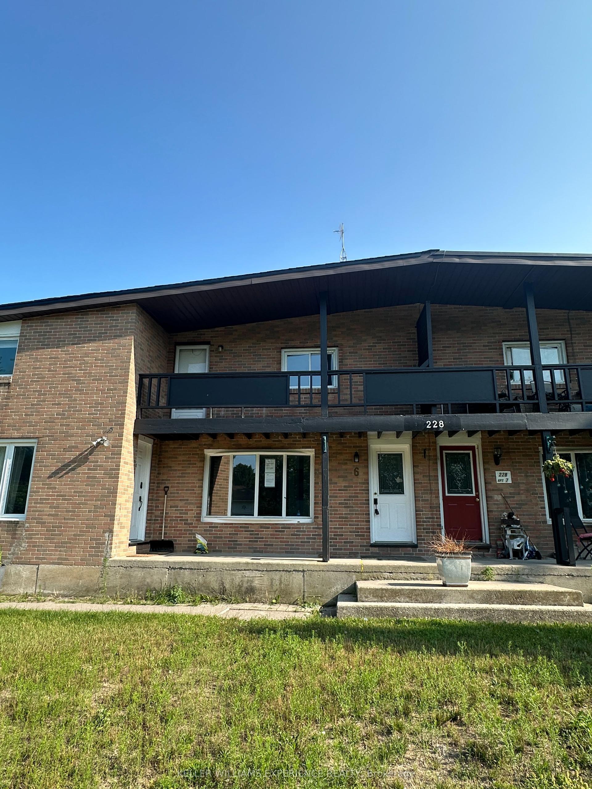 228 CINDY Lane 6 #6, Essa — Townhouse for sale, photo 1