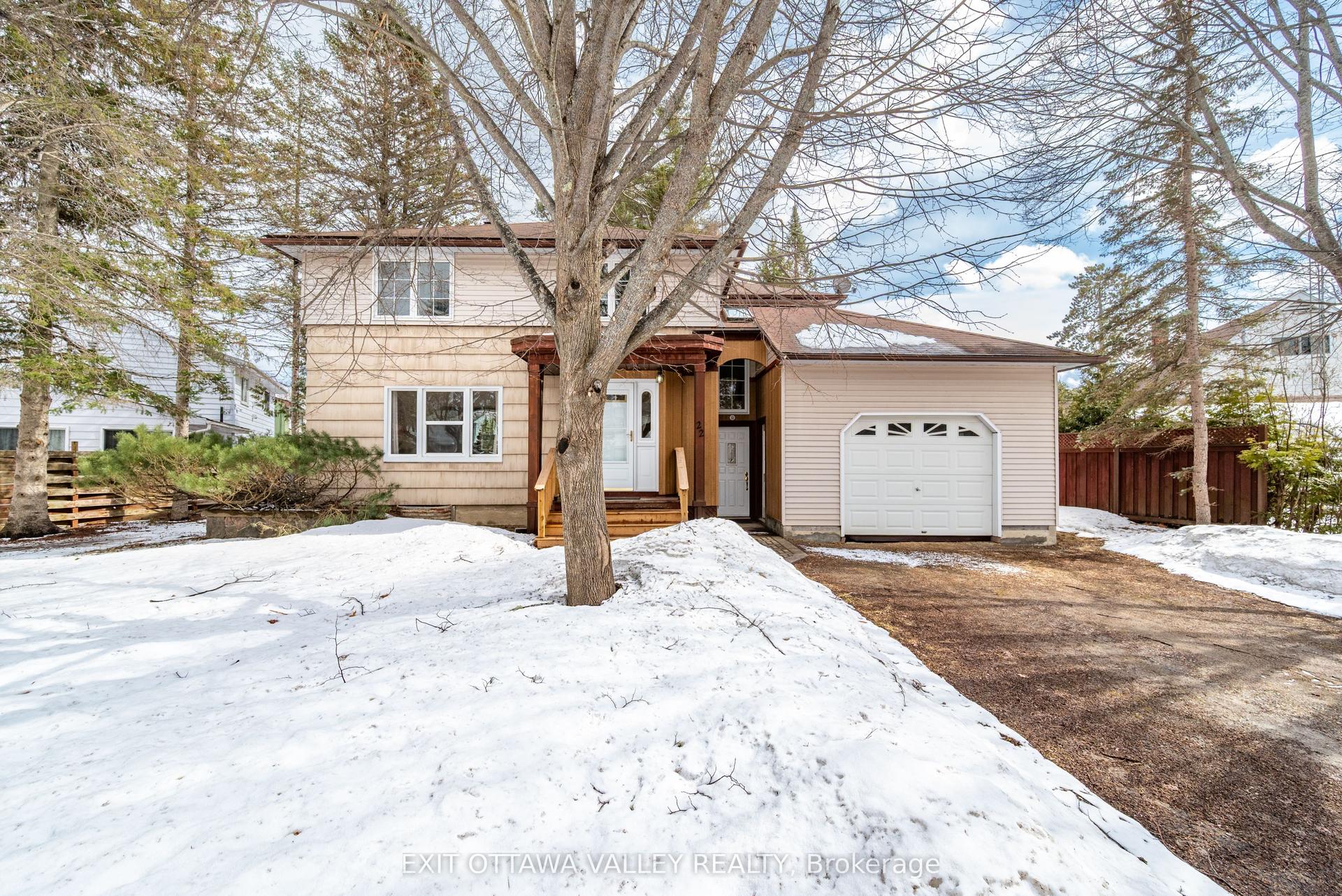 22 Cabot Place — photo 1