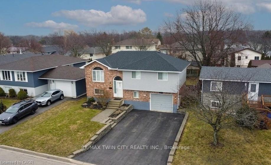647 KENNARD Crescent — photo 1
