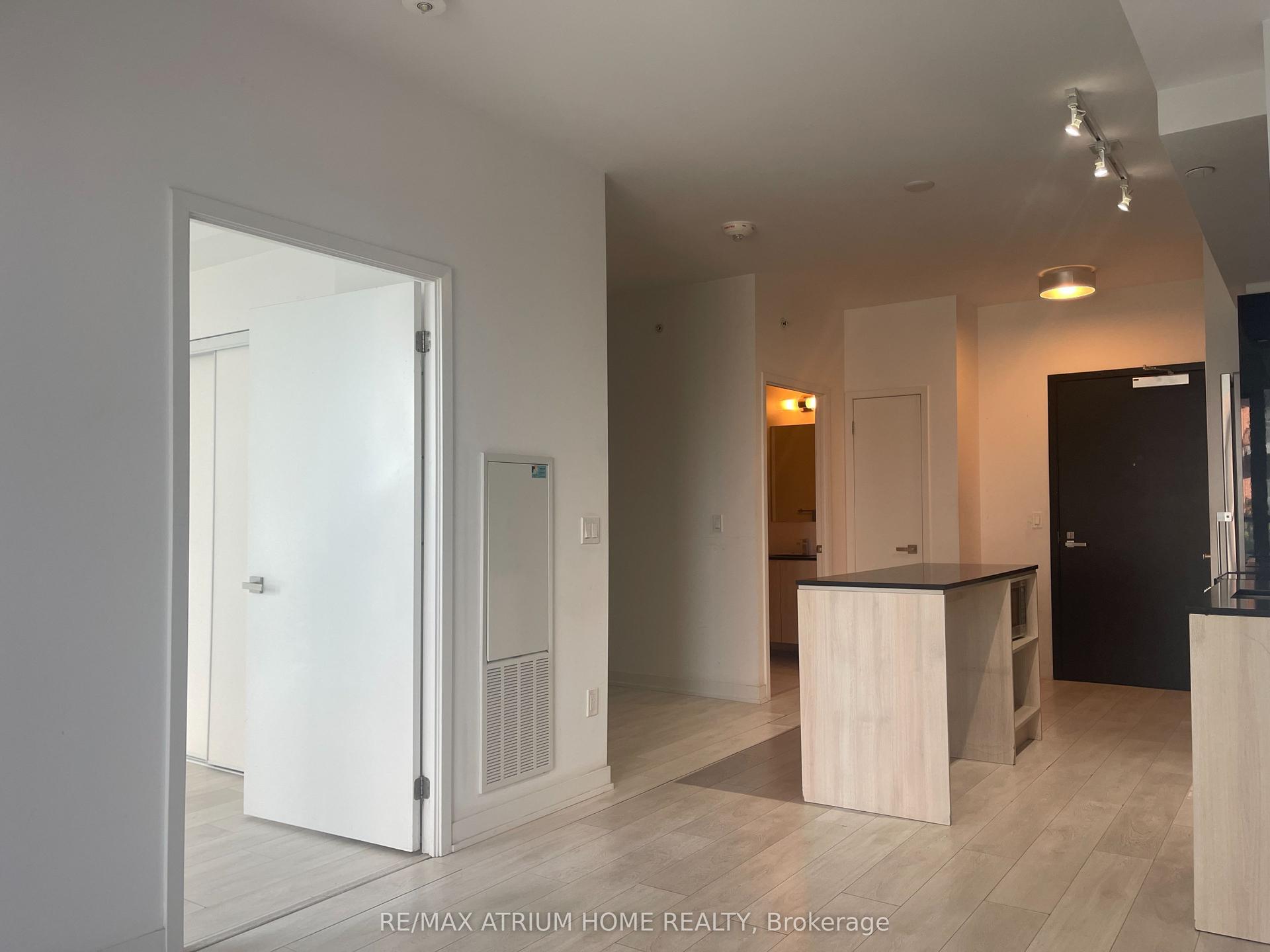 31 Tippett Road 919 #919 — photo 1