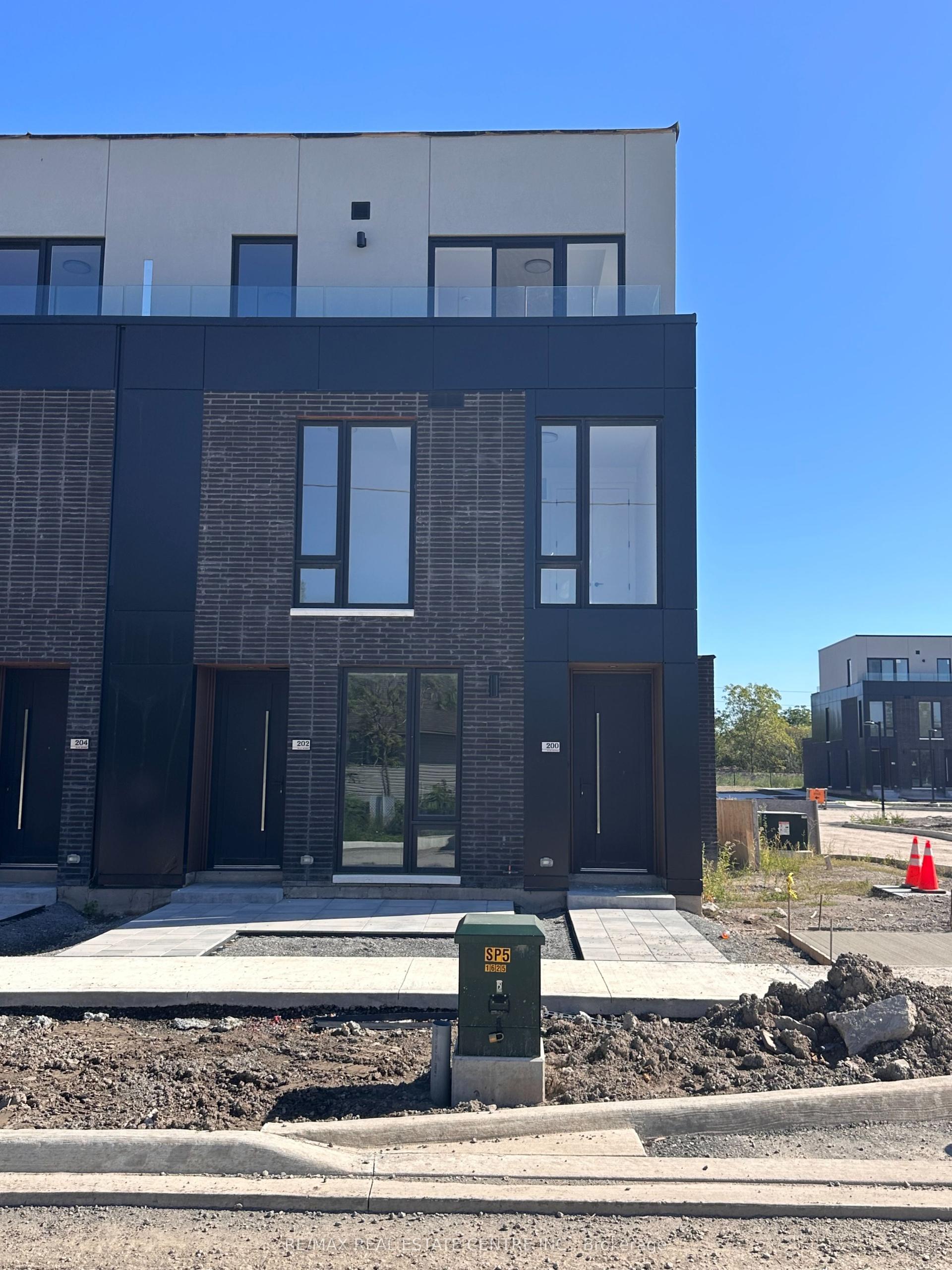 200 Ellis Avenue, St. Catharines — Condo Town for lease, photo 1