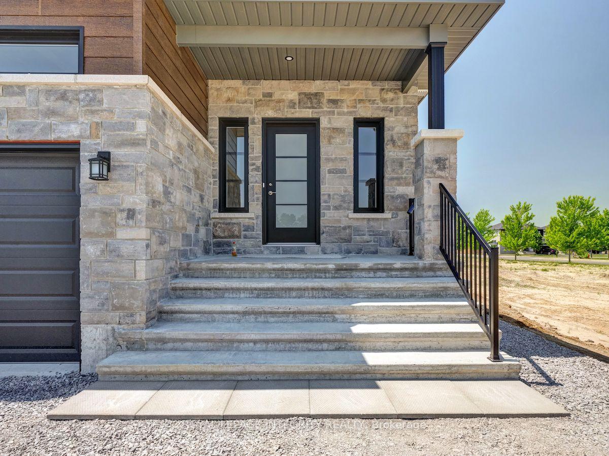 906 Chablis Crescent A #A — photo 1
