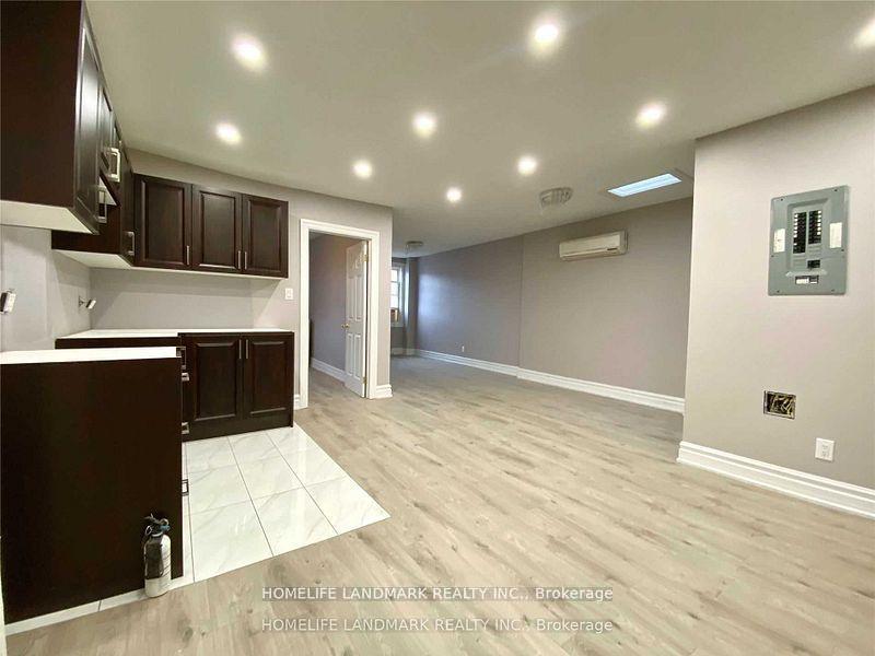 2428 Bloor Street W 2nd #2nd — photo 1